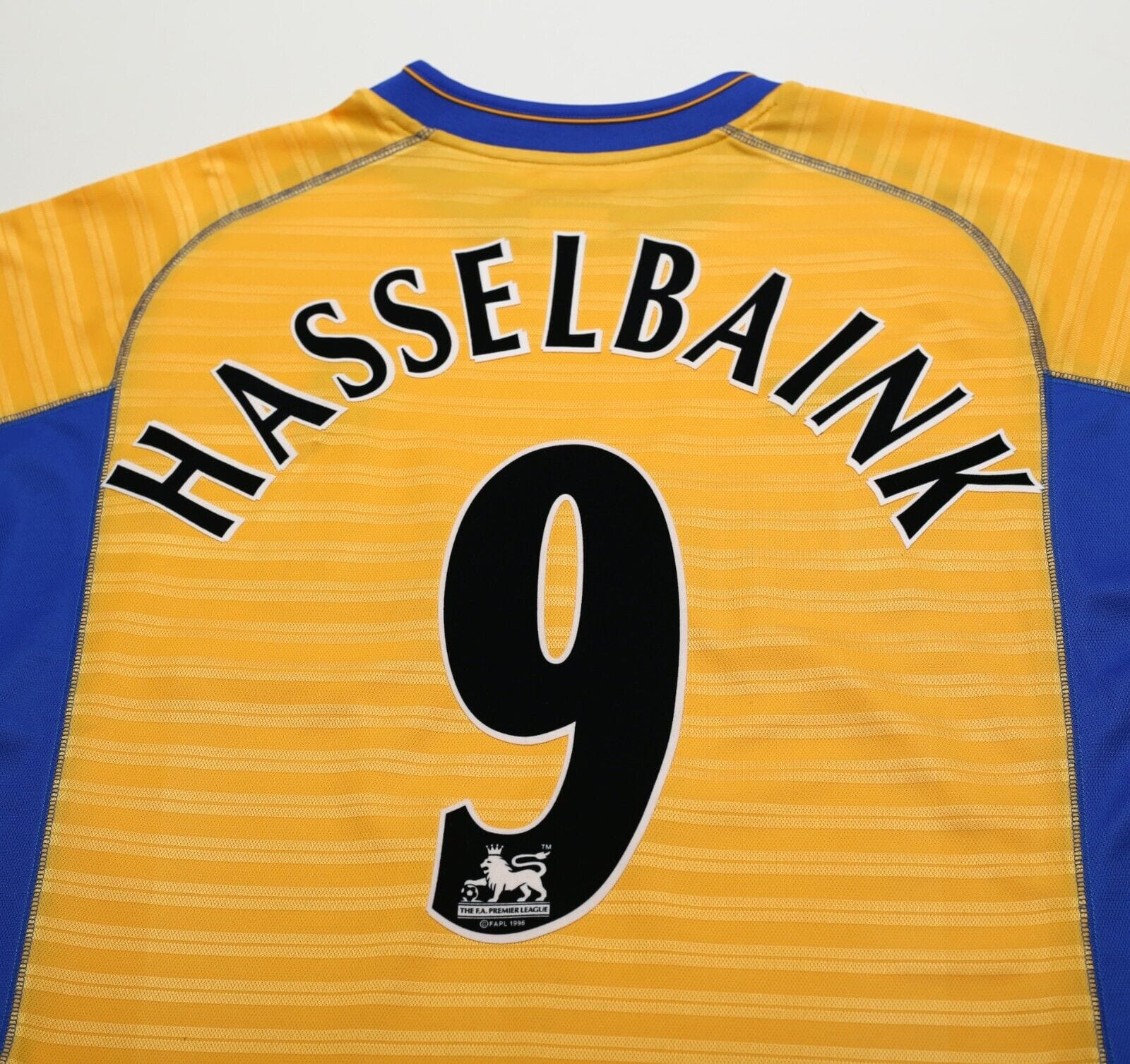 2000/01 HASSELBAINK #9 Chelsea Vintage Umbro Away Football Shirt (M)