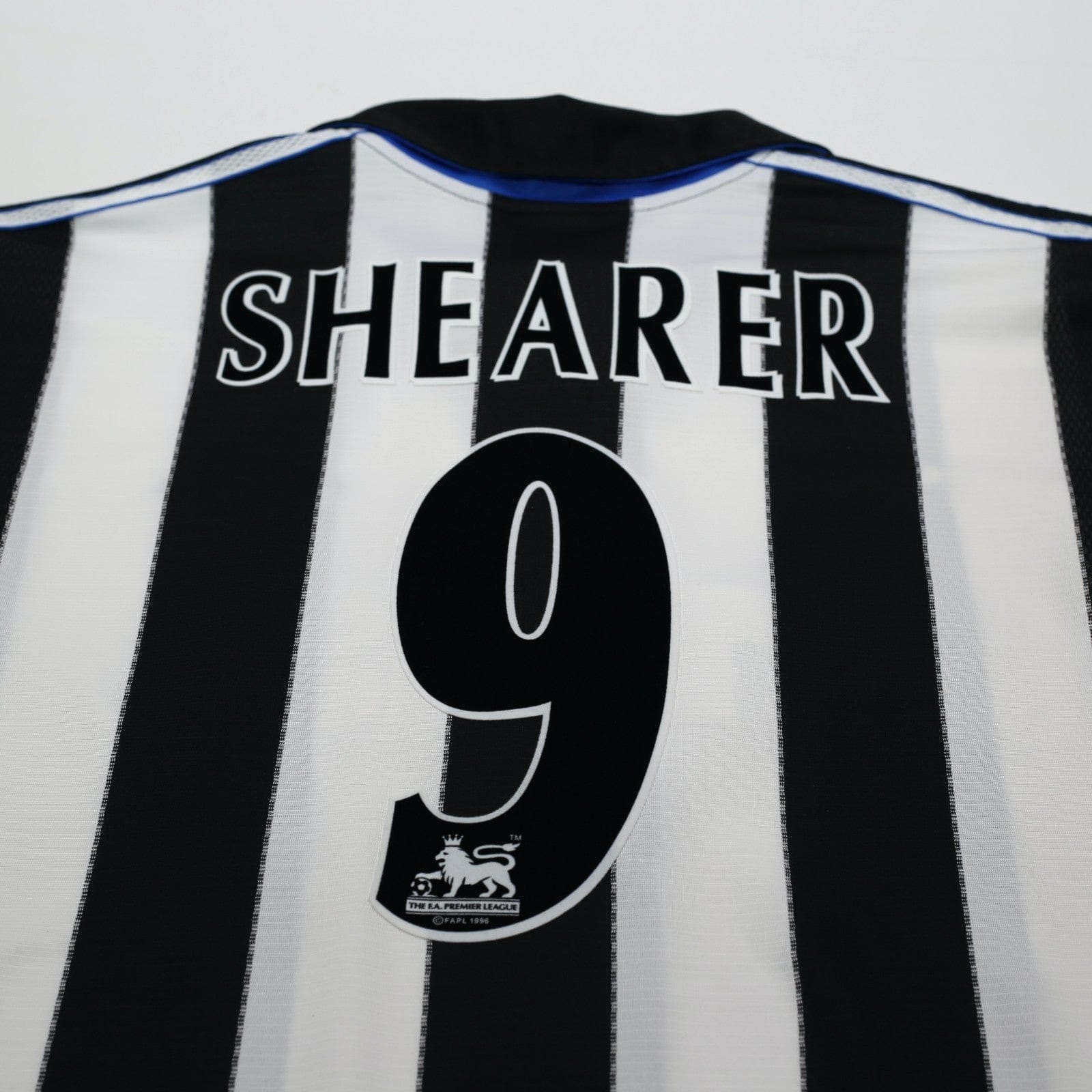 2000/01 Shearer #9 Newcastle United Vintage adidas Home Football Shirt (XL)