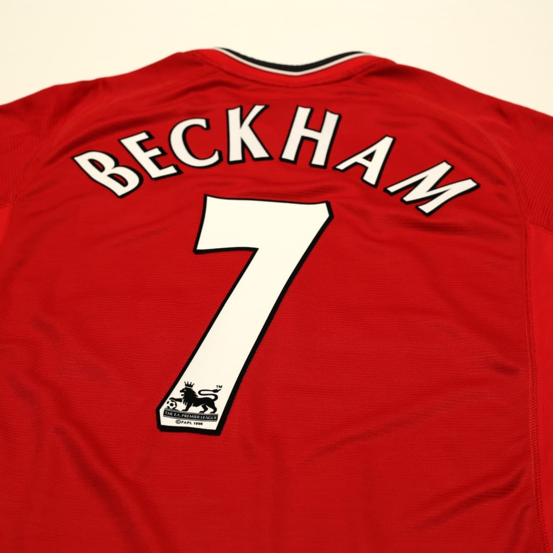 2000/02 Beckham #7 Manchester United Vintage Umbro Home Football Shirt (L)