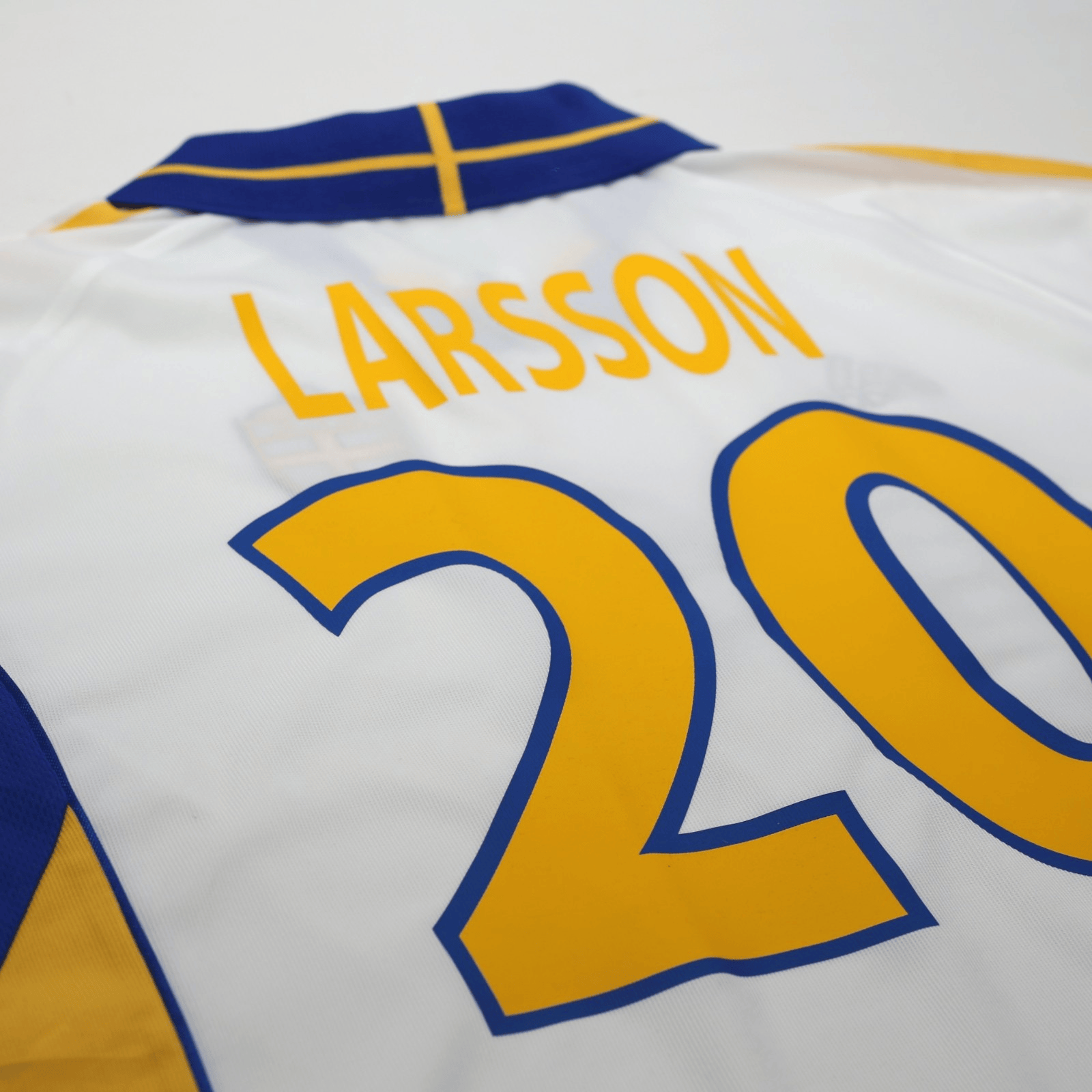 2000/02 Larsson #20 Sweden Vintage adidas Away Football Shirt (XL) Euro 2000