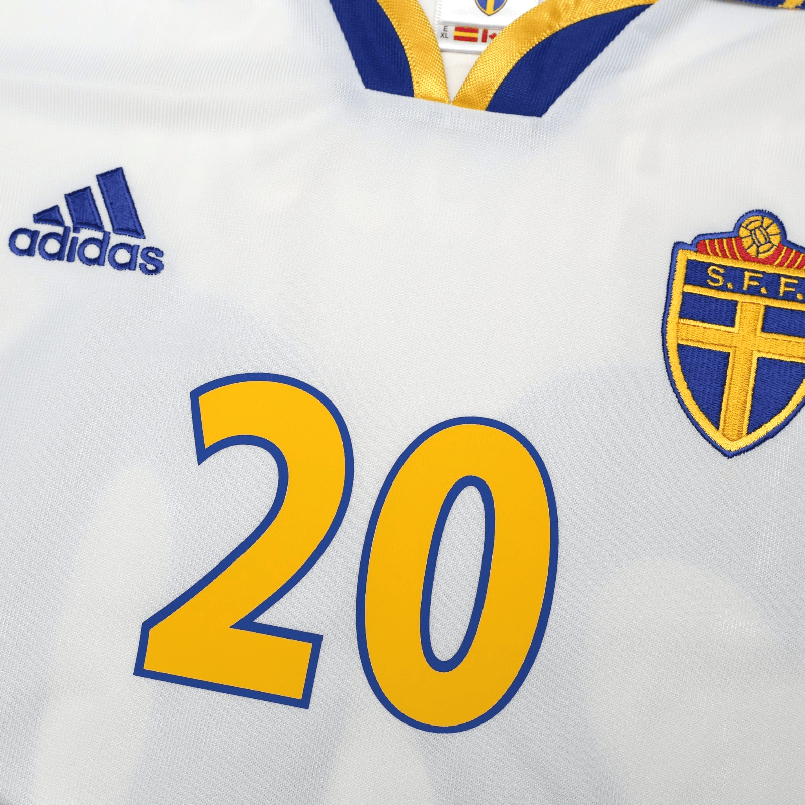 2000/02 Larsson #20 Sweden Vintage adidas Away Football Shirt (XL) Euro 2000