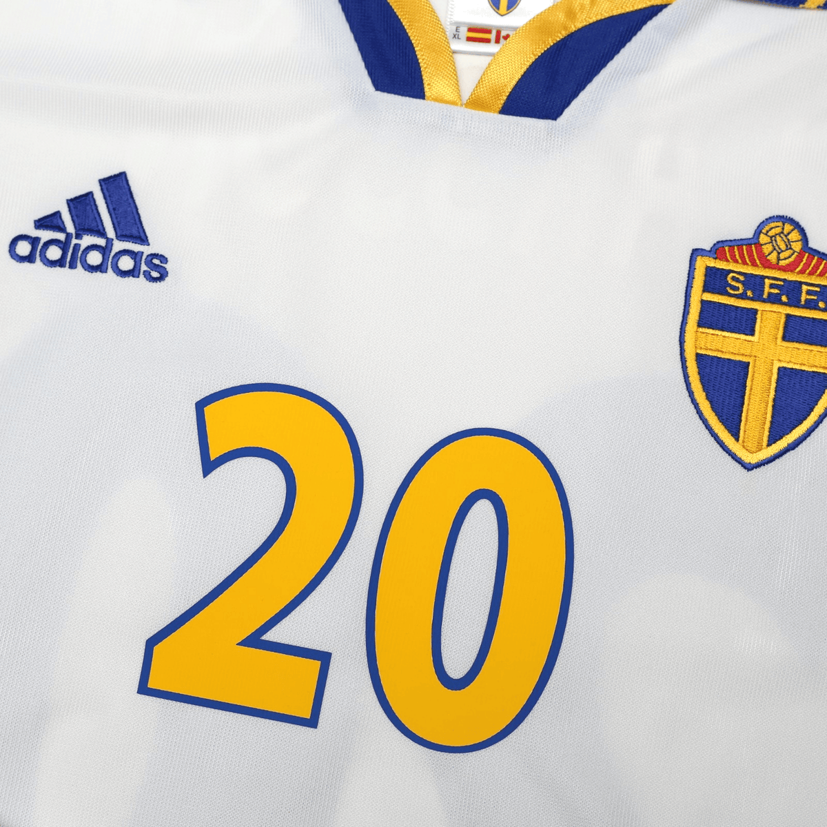 2000/02 Larsson #20 Sweden Vintage adidas Away Football Shirt (XL) Euro 2000