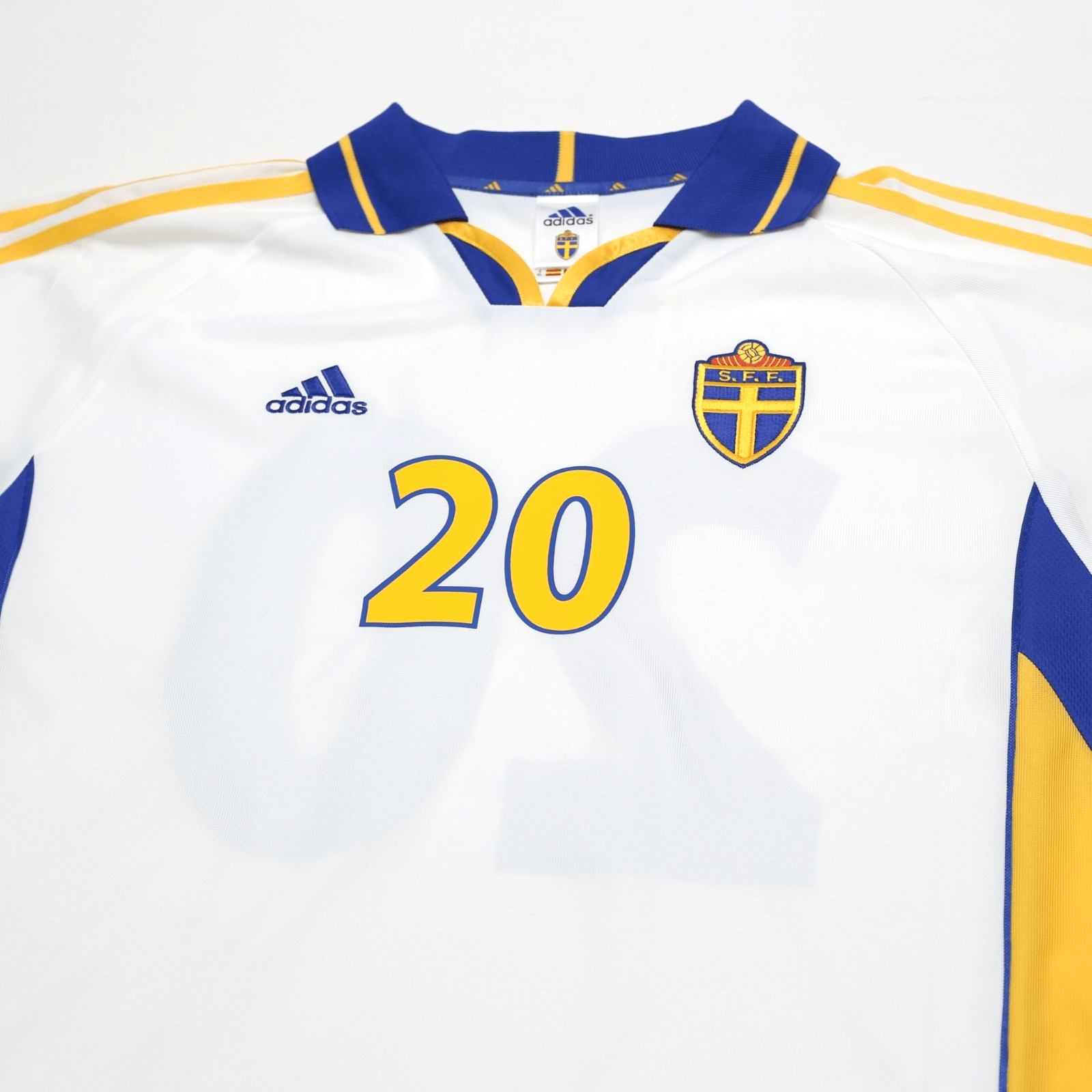 2000/02 Larsson #20 Sweden Vintage adidas Away Football Shirt (XL) Euro 2000