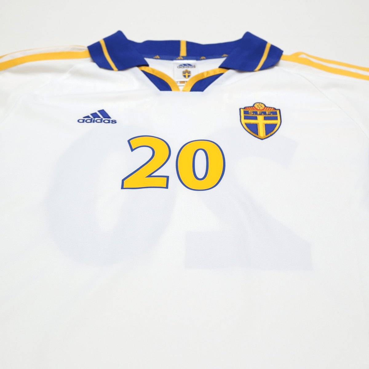 2000/02 Larsson #20 Sweden Vintage adidas Away Football Shirt (XL) Euro 2000