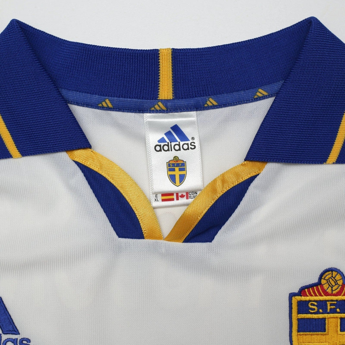 2000/02 Larsson #20 Sweden Vintage adidas Away Football Shirt (XL) Euro 2000
