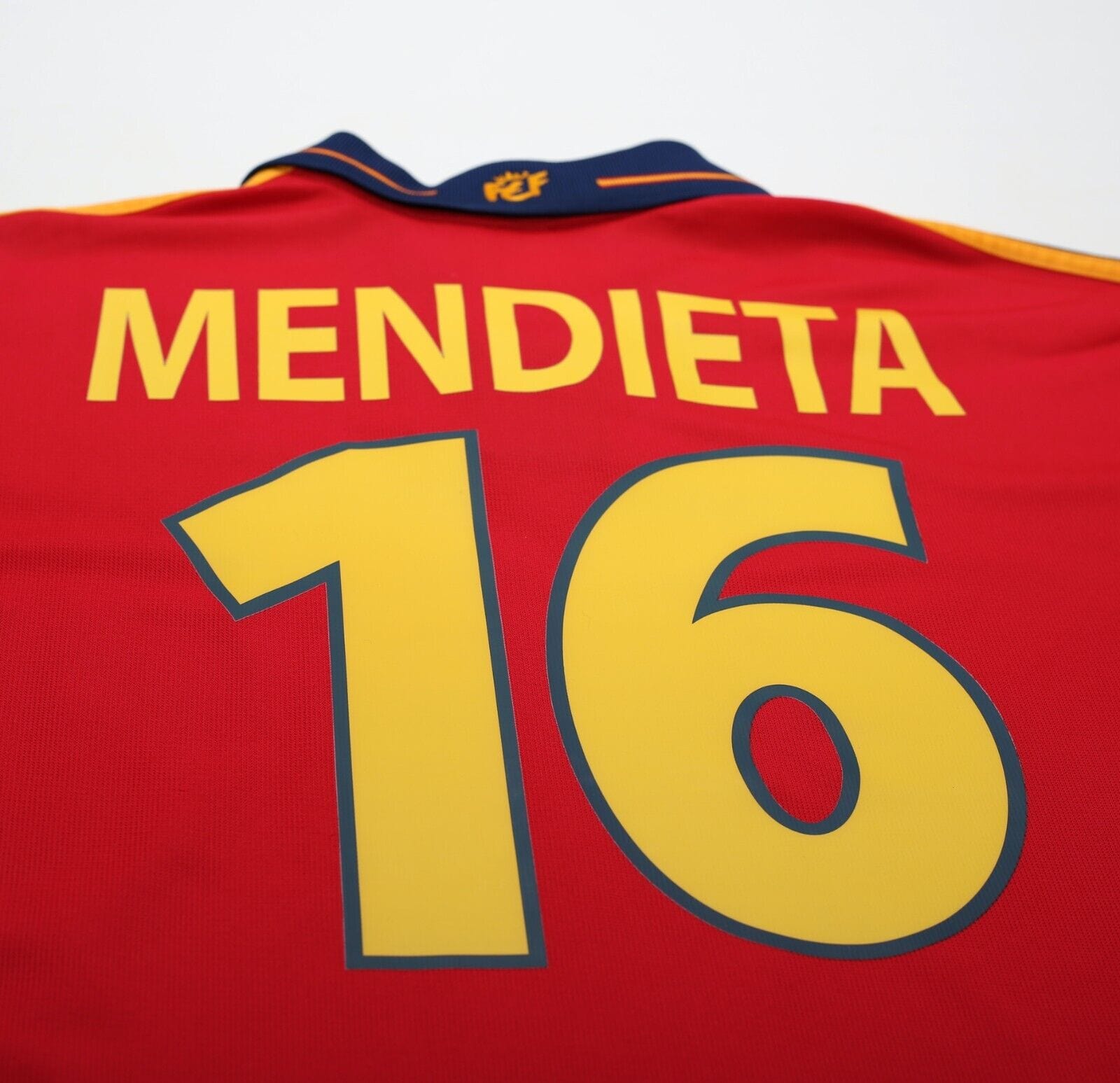 2000/02 MENDIETA #16 Spain Vintage adidas Home Football Shirt (XL) Euro 2000