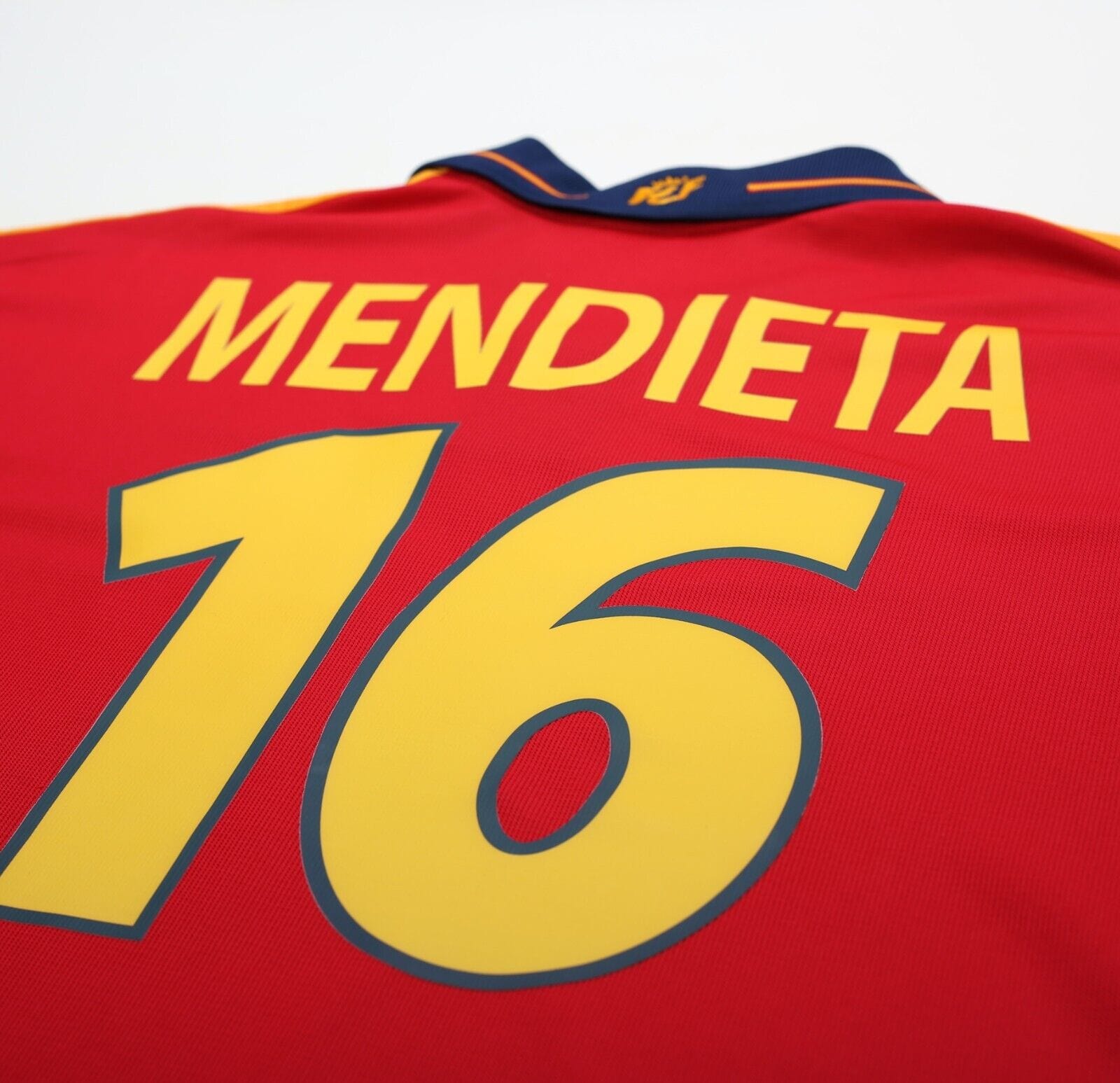 2000/02 MENDIETA #16 Spain Vintage adidas Home Football Shirt (XL) Euro 2000