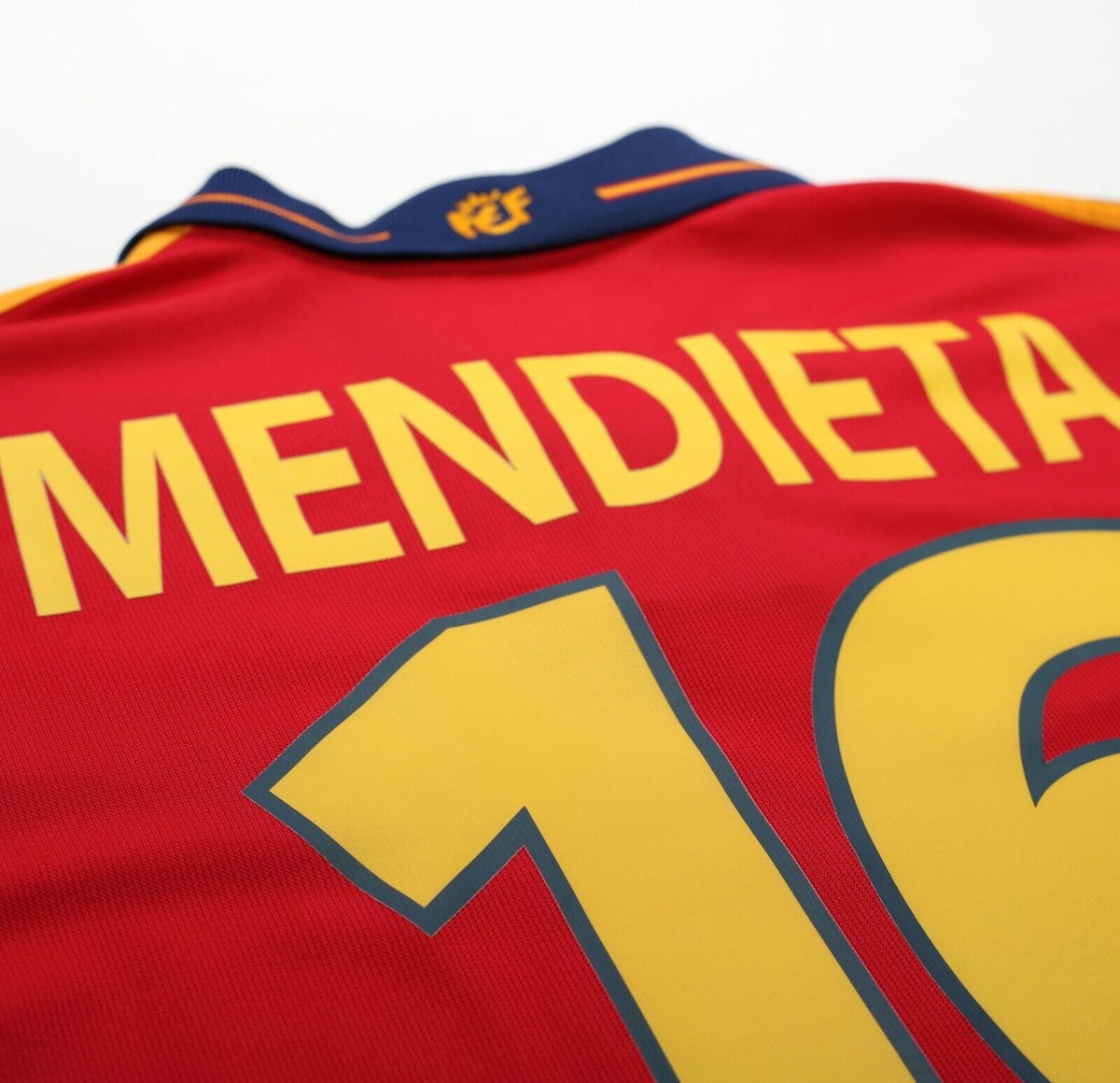 2000/02 MENDIETA #16 Spain Vintage adidas Home Football Shirt (XL) Euro 2000
