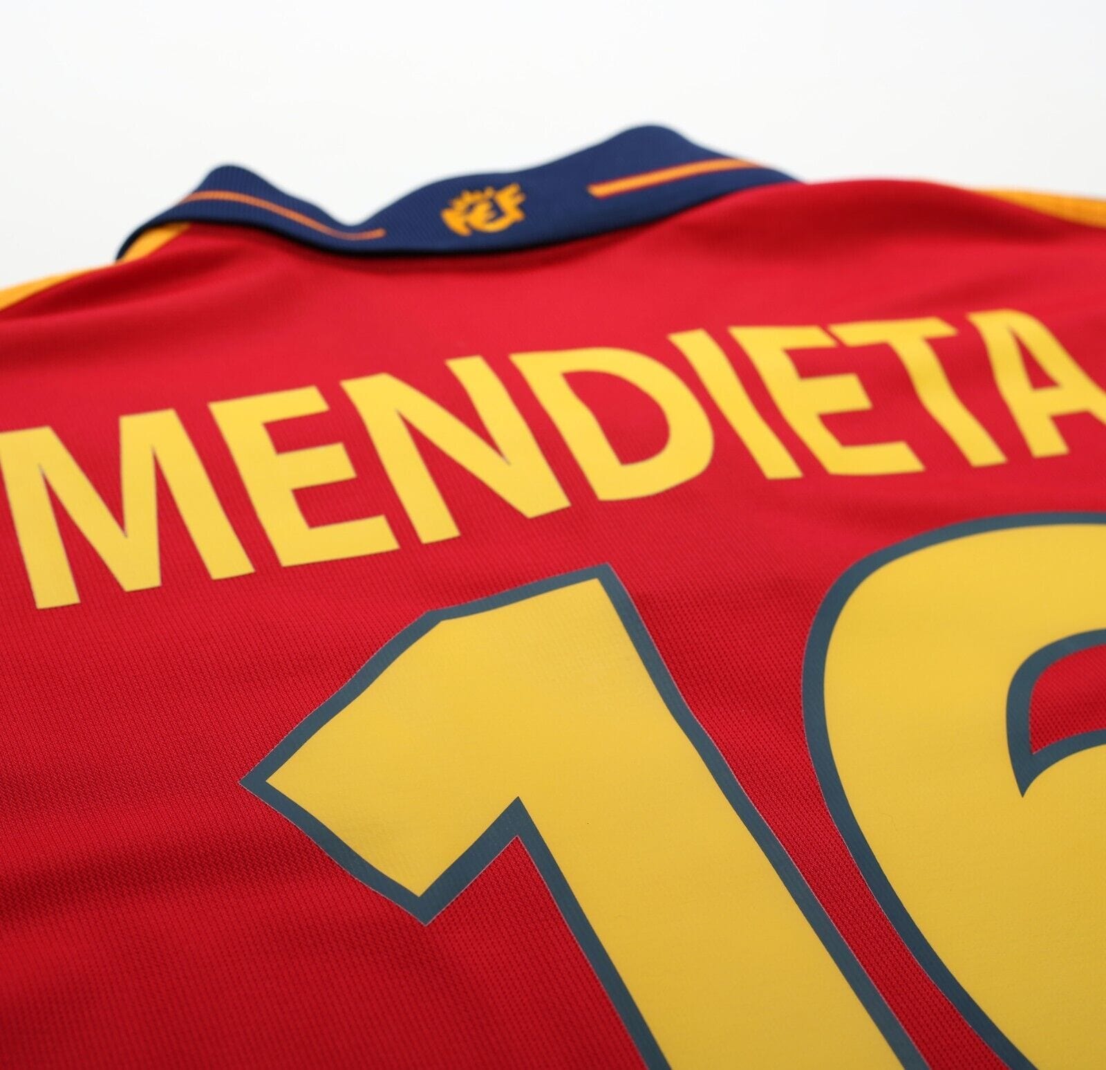 2000/02 MENDIETA #16 Spain Vintage adidas Home Football Shirt (XL) Euro 2000