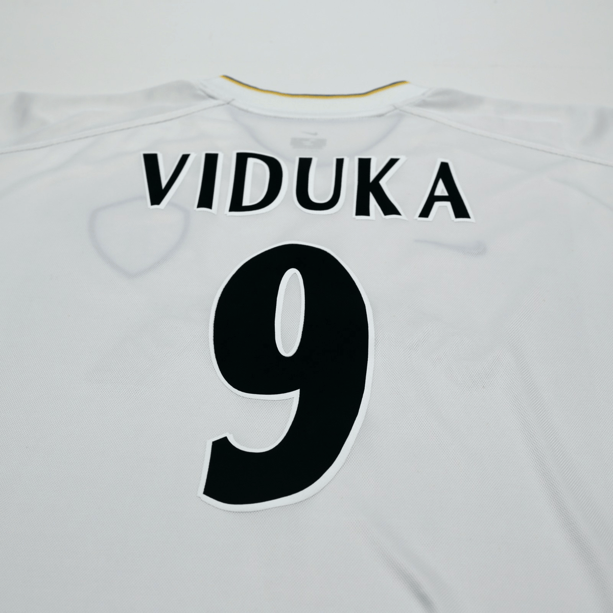 2000/02 Viduka #9 Leeds United Vintage Nike Home Football Shirt (L)