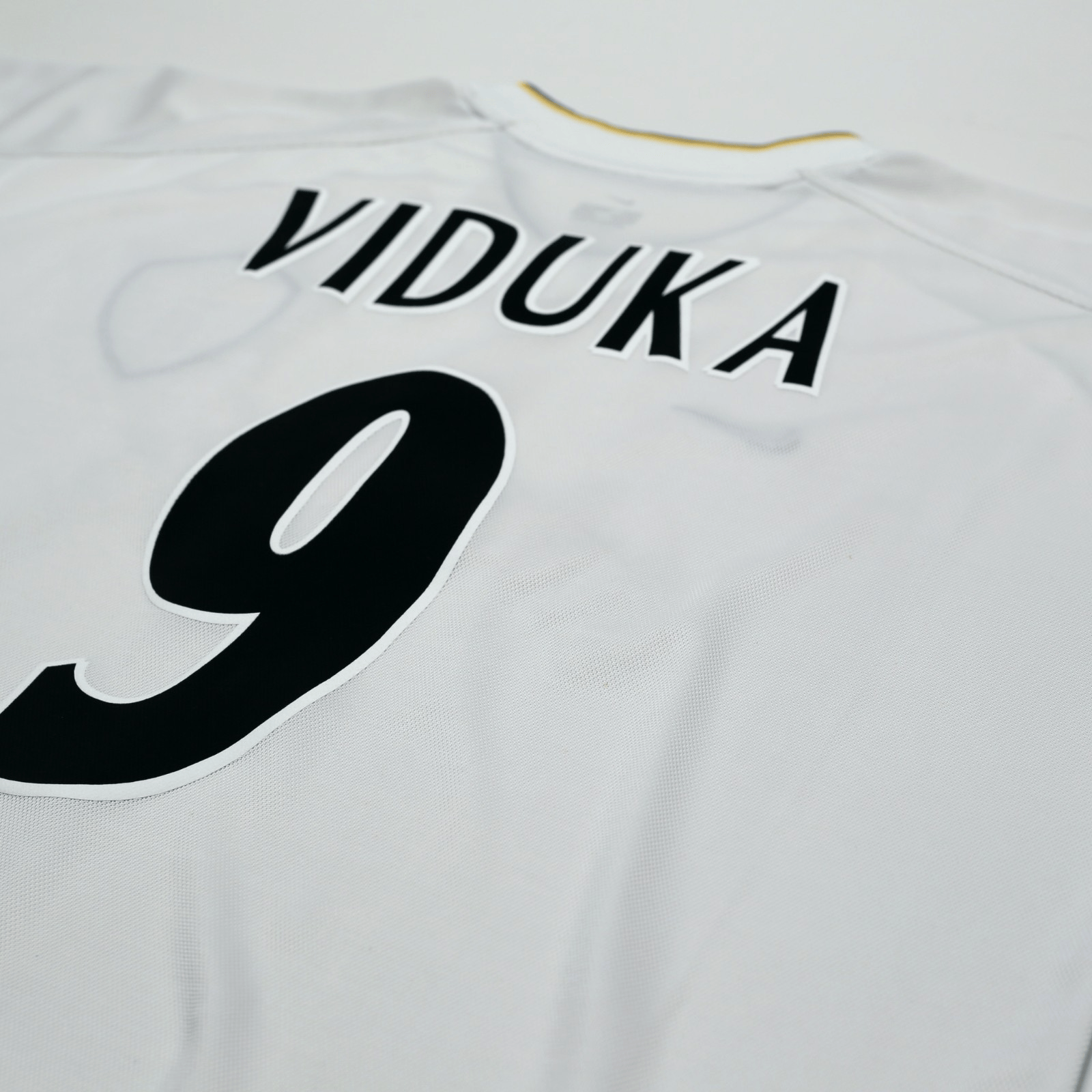 2000/02 Viduka #9 Leeds United Vintage Nike Home Football Shirt (L)