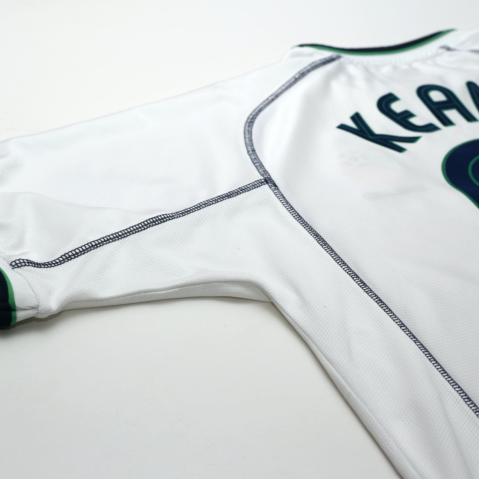 2001/02 Keane #6 Ireland Vintage Umbro Away Football Shirt (XL)