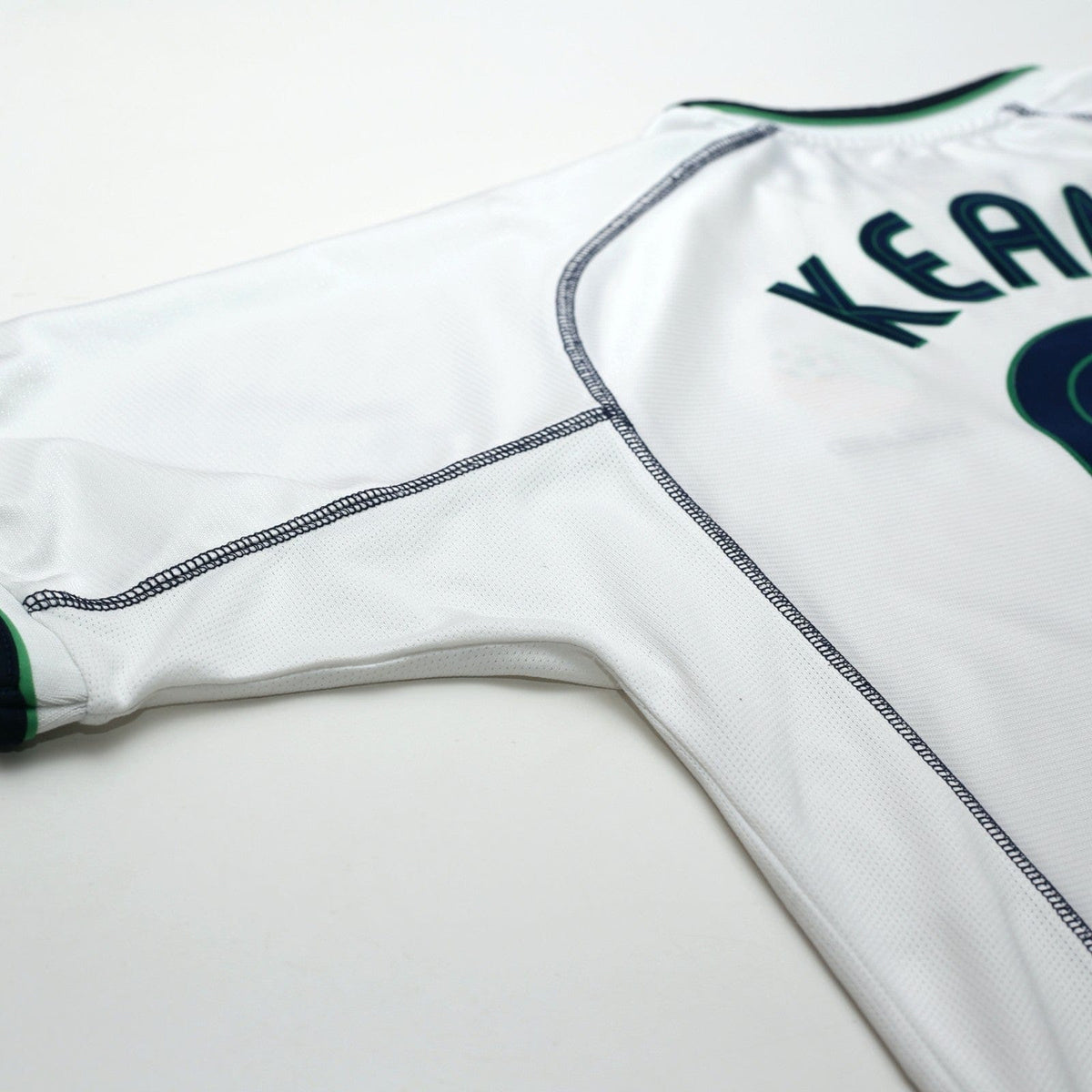 2001/02 Keane #6 Ireland Vintage Umbro Away Football Shirt (XL)