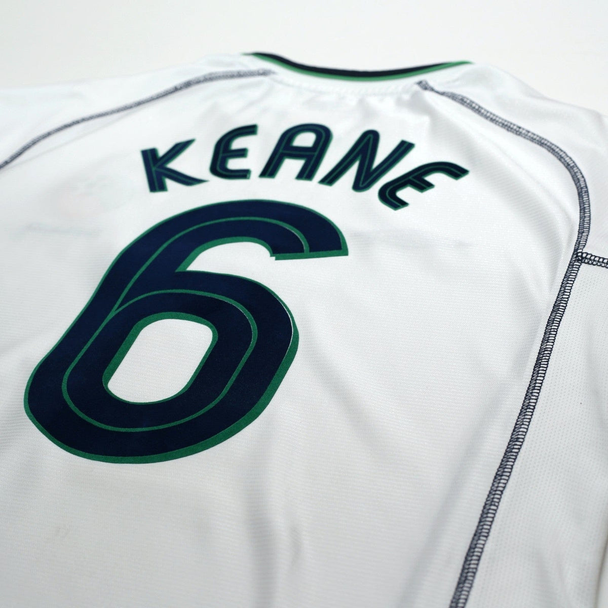 2001/02 Keane #6 Ireland Vintage Umbro Away Football Shirt (XL)