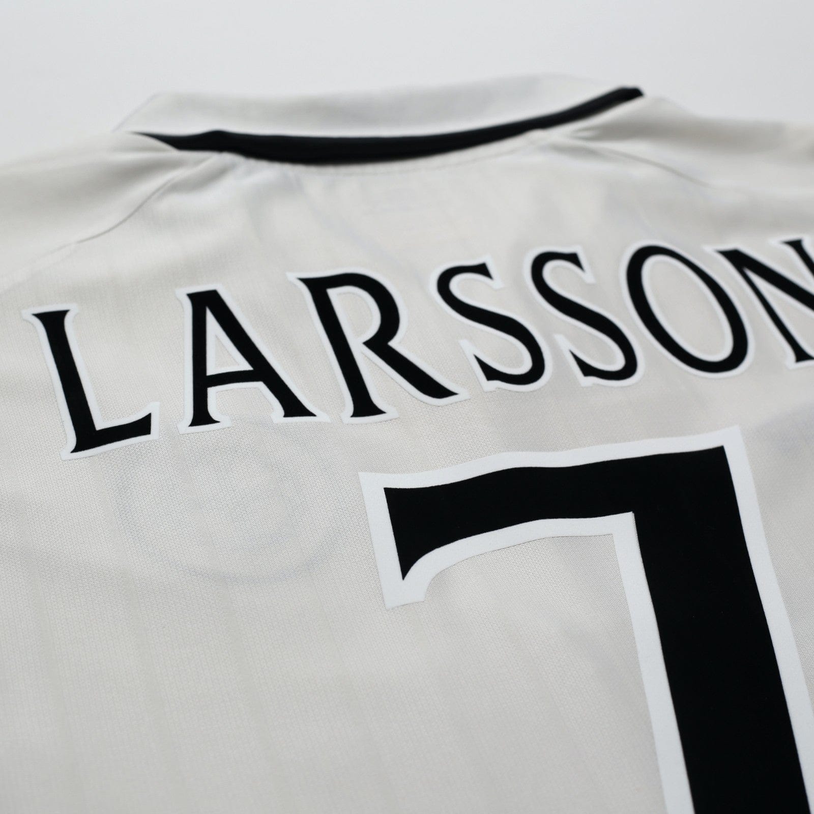2001/02 Larsson #7 Celtic Vintage Umbro Away Football Shirt (M)