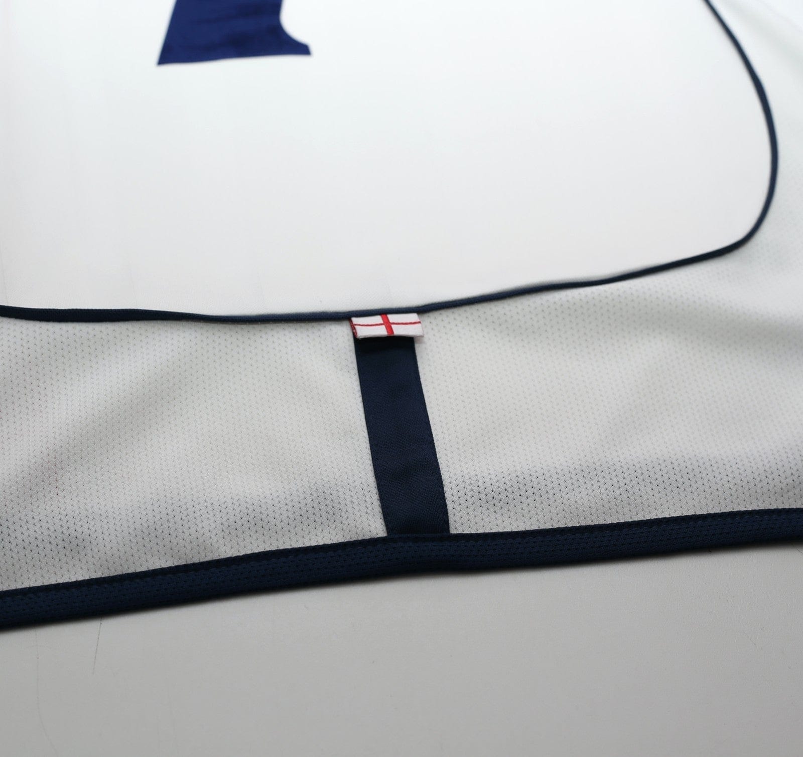 2001/03 BECKHAM #7 England Vintage Umbro Home Greece Football Shirt (S) WC 2002