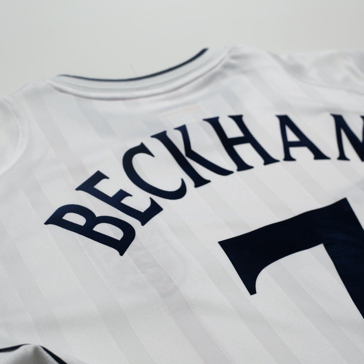 2001/03 Beckham #7 England Vintage Umbro Home L/S Greece Football Shirt (M)