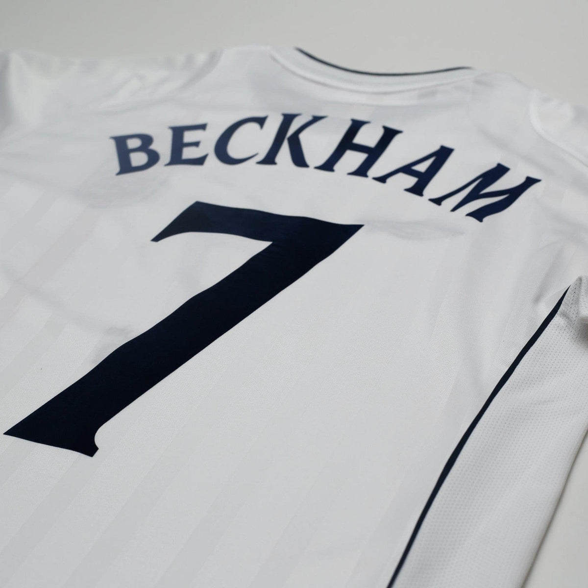 2001/03 Beckham #7 England Vintage Umbro Home L/S Greece Football Shirt (M)