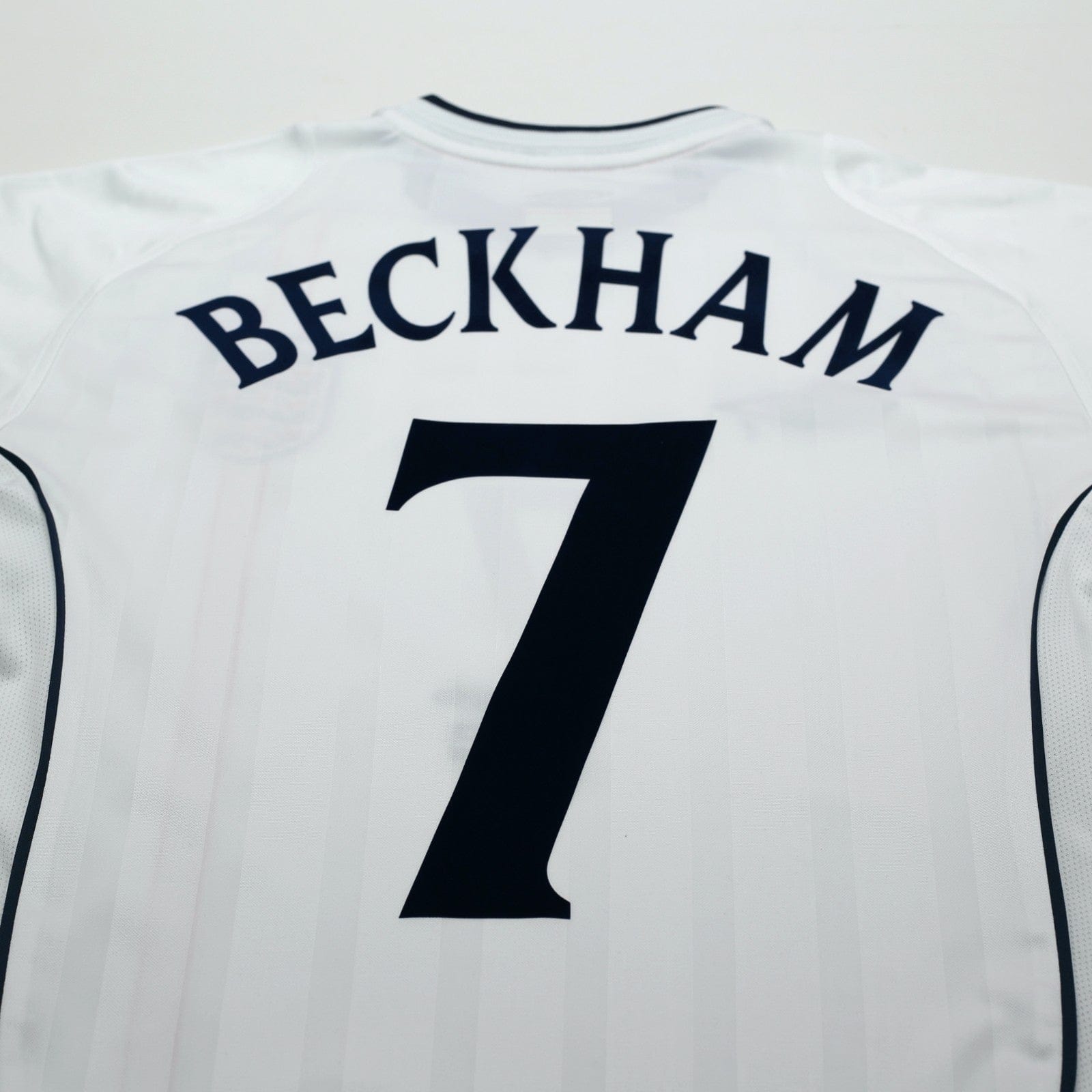 2001/03 Beckham #7 England Vintage Umbro L/S Home Greece Football Shirt (S)