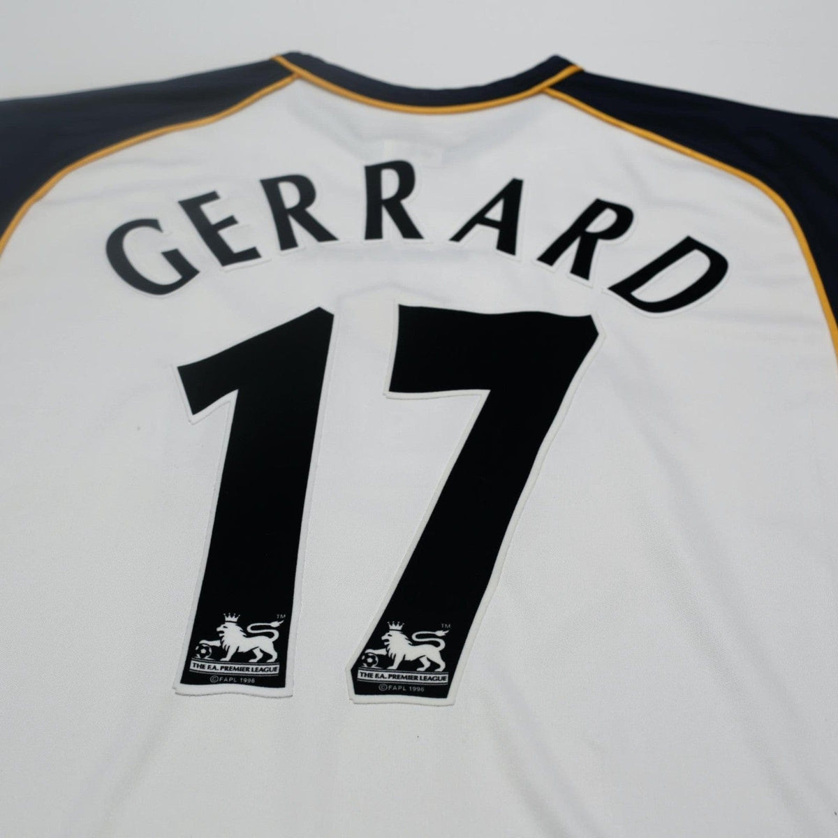 2001/03 Gerrard #17 Liverpool Vintage Reebok Away Football Shirt (L)