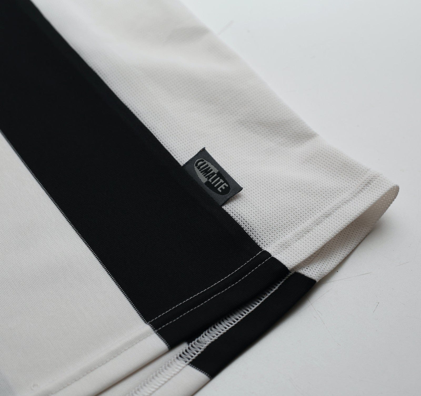 2001/03 ROBERT #32 Newcastle United Vintage adidas Home Football Shirt (M)