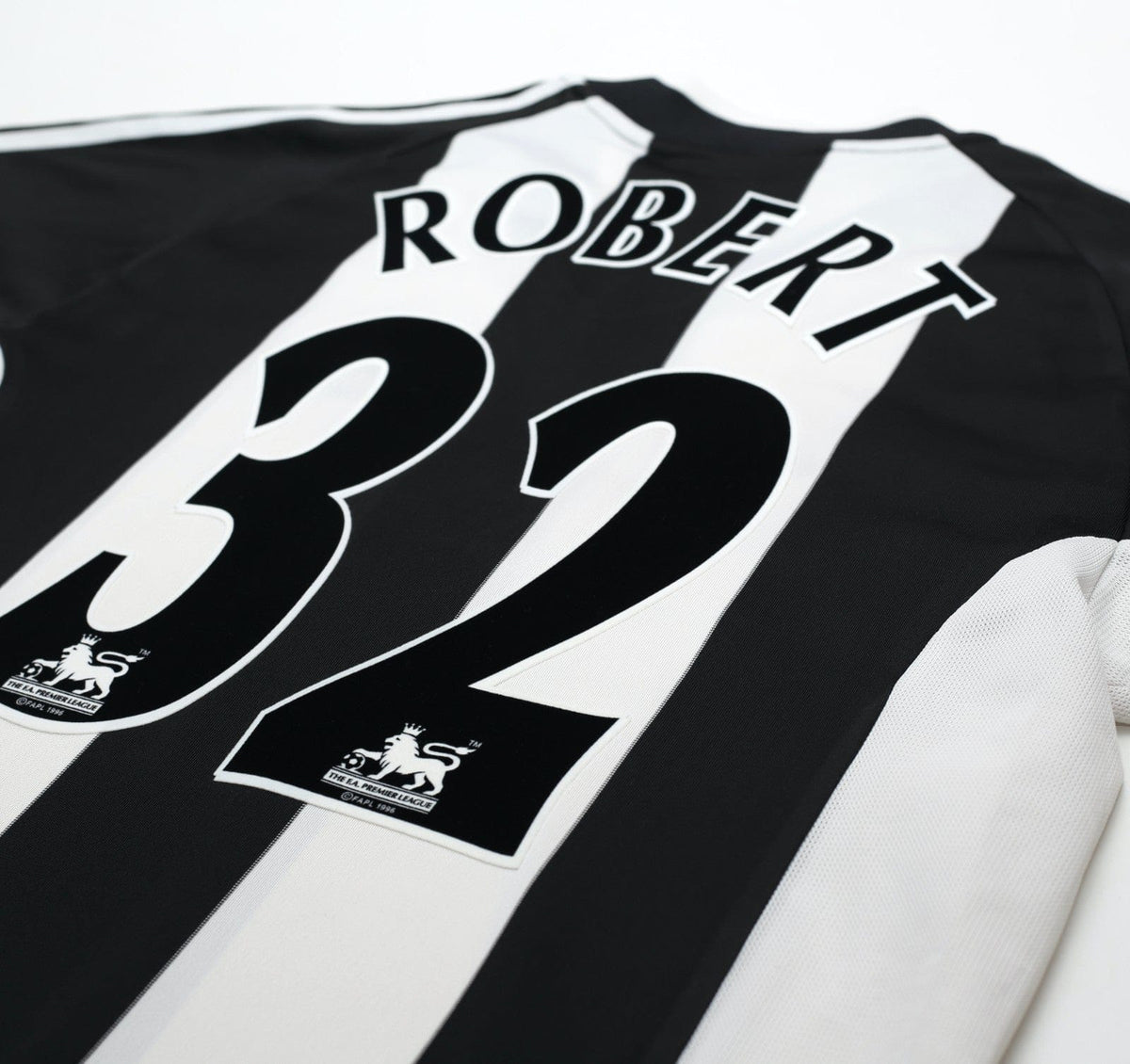 2001/03 ROBERT #32 Newcastle United Vintage adidas Home Football Shirt (M)