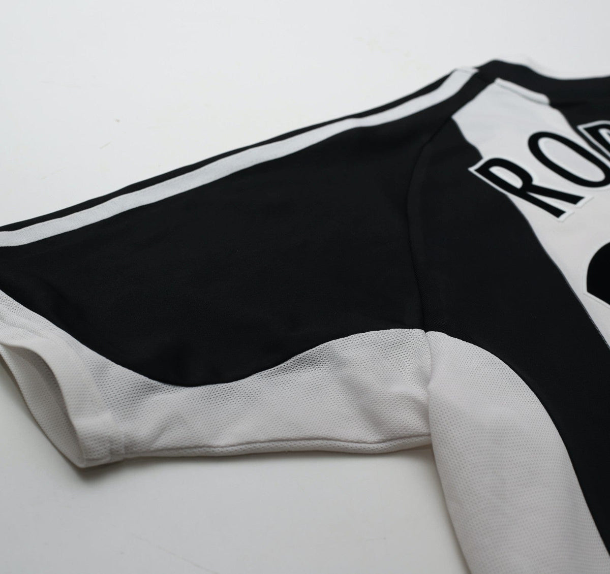 2001/03 ROBERT #32 Newcastle United Vintage adidas Home Football Shirt (M)