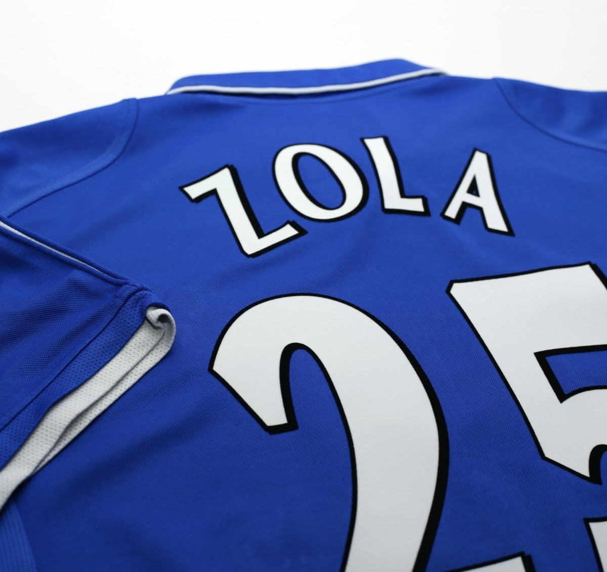 2001/03 ZOLA #25 Chelsea Vintage Umbro Home Football Shirt (M)