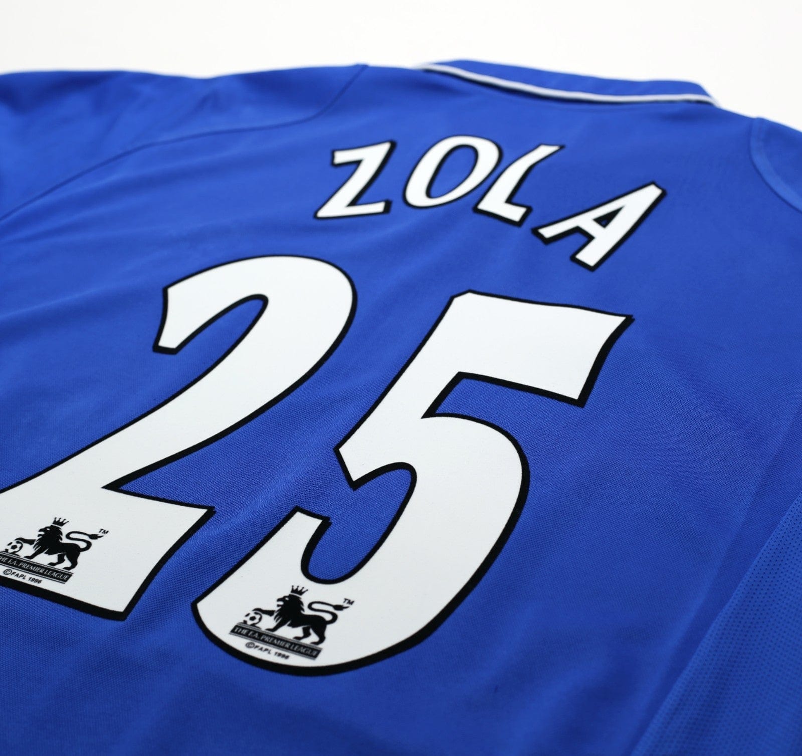2001/03 ZOLA #25 Chelsea Vintage Umbro Home Football Shirt (M)