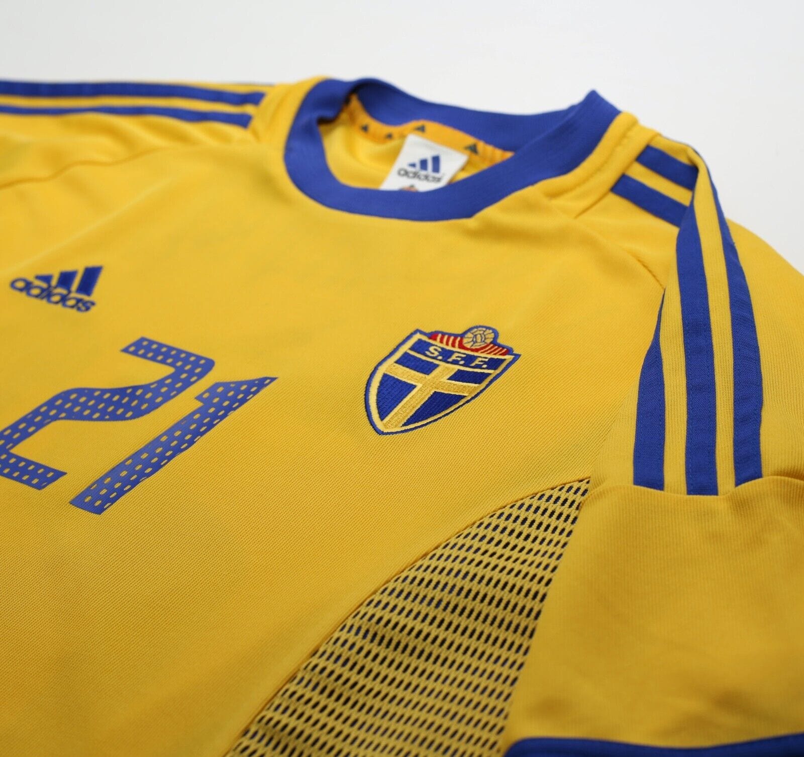 2002/03 IBRAHIMOVIC #21 Sweden Vintage adidas WC 02 Home Football Shirt (XL)
