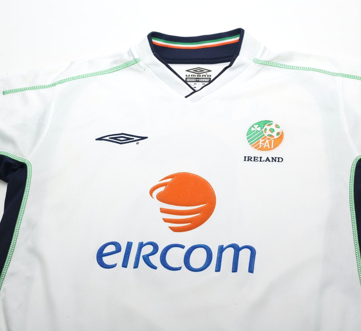 2002/03 KEANE #6 Ireland Vintage Umbro Away Football Shirt (M)