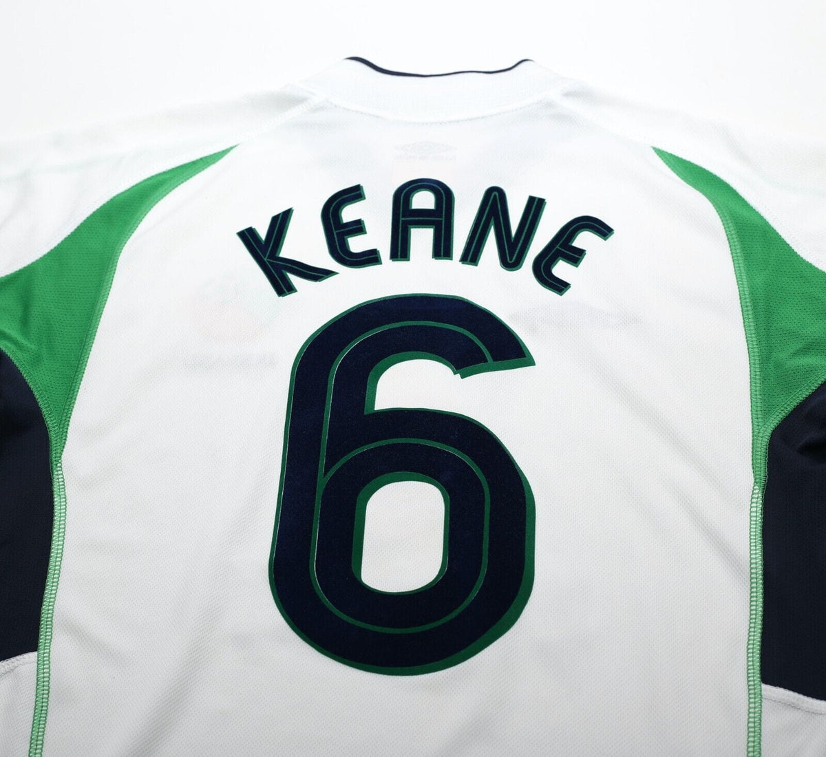 2002/03 KEANE #6 Ireland Vintage Umbro Away Football Shirt (M)