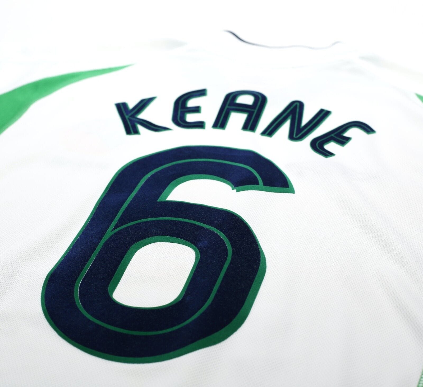 2002/03 KEANE #6 Ireland Vintage Umbro Away Football Shirt (M)