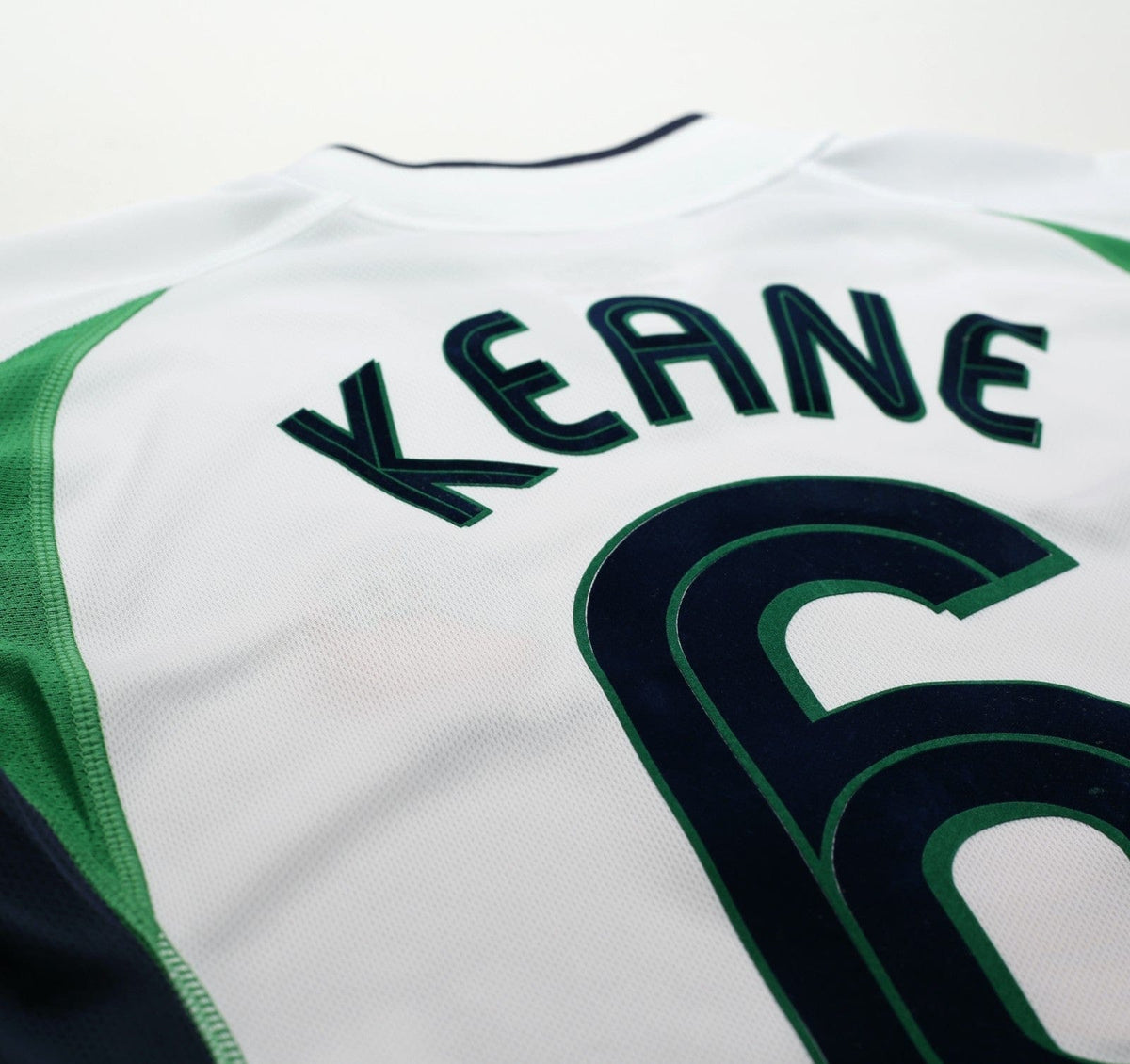 2002/03 KEANE #6 Ireland Vintage Umbro Away Football Shirt (S)