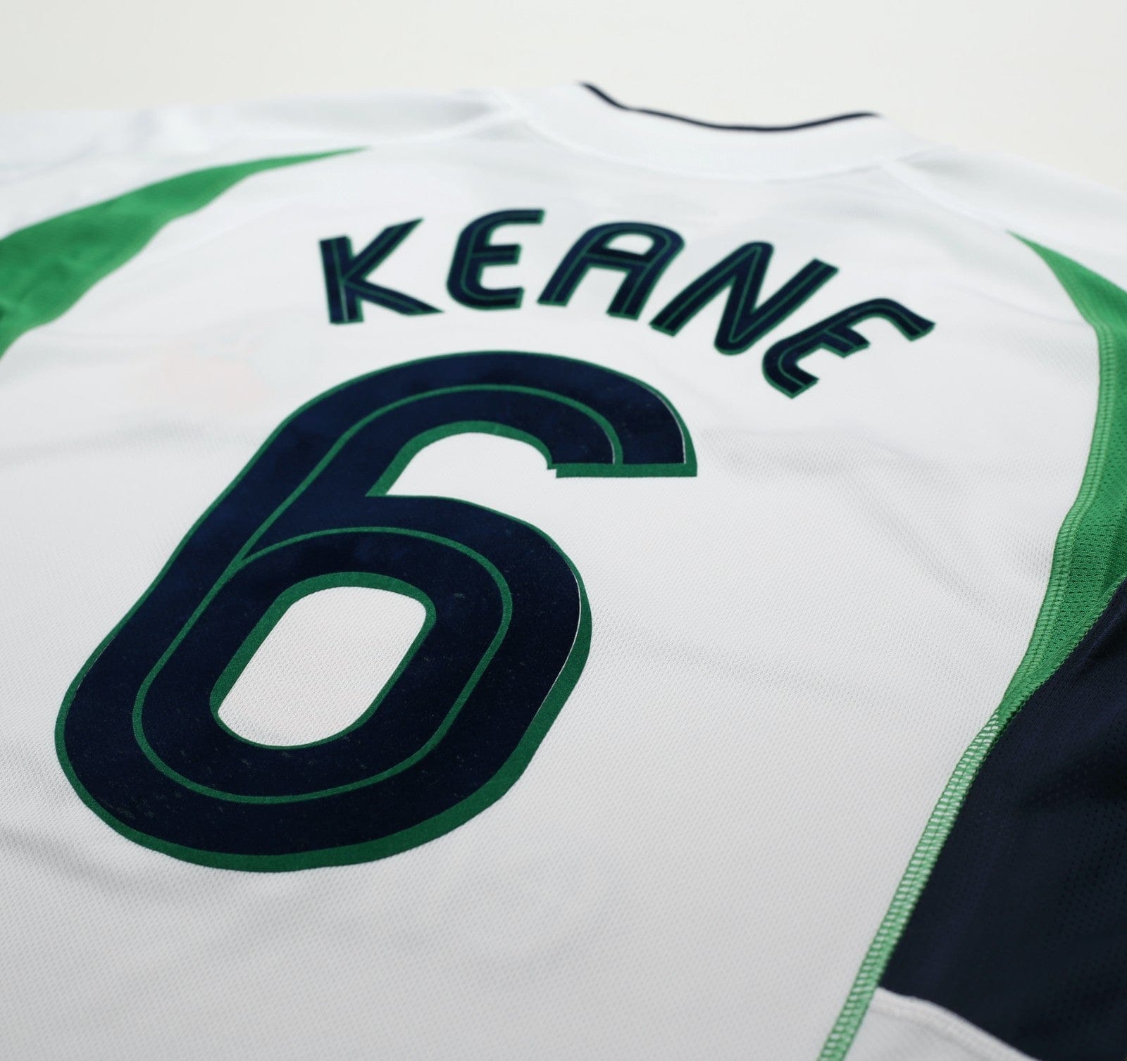 2002/03 KEANE #6 Ireland Vintage Umbro Away Football Shirt (S)