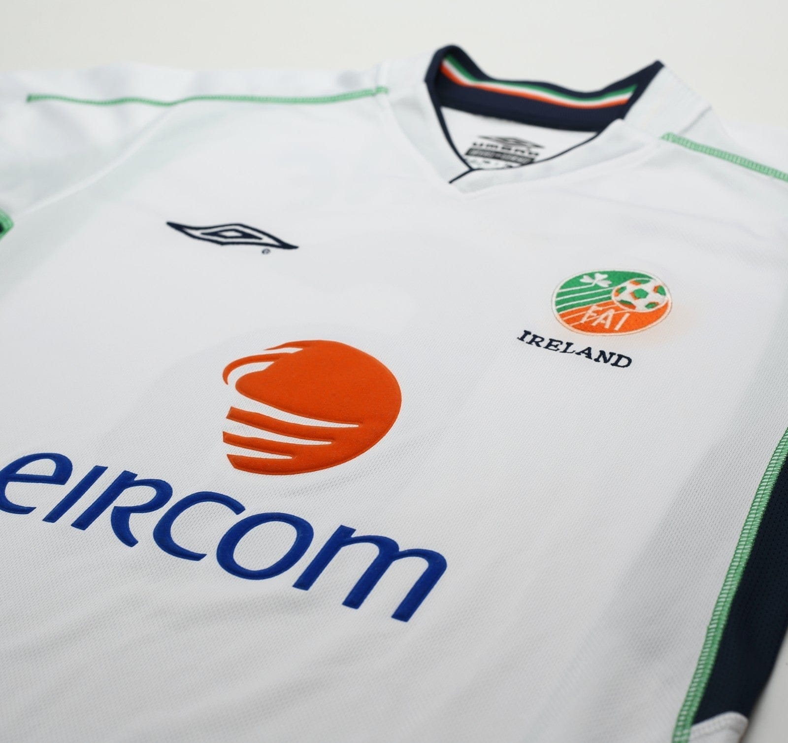 2002/03 KEANE #6 Ireland Vintage Umbro Away Football Shirt (S)