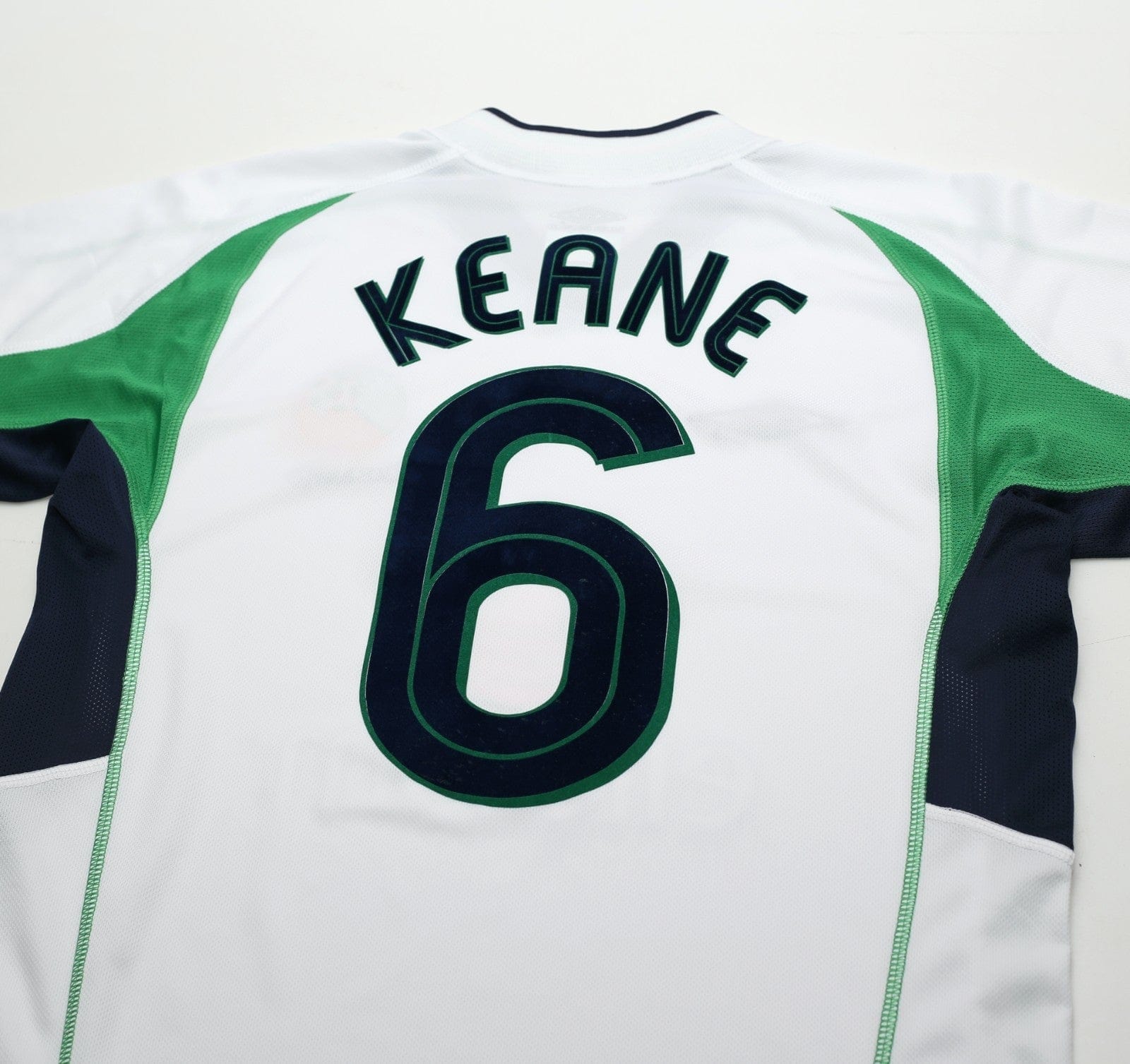 2002/03 KEANE #6 Ireland Vintage Umbro Away Football Shirt (S)