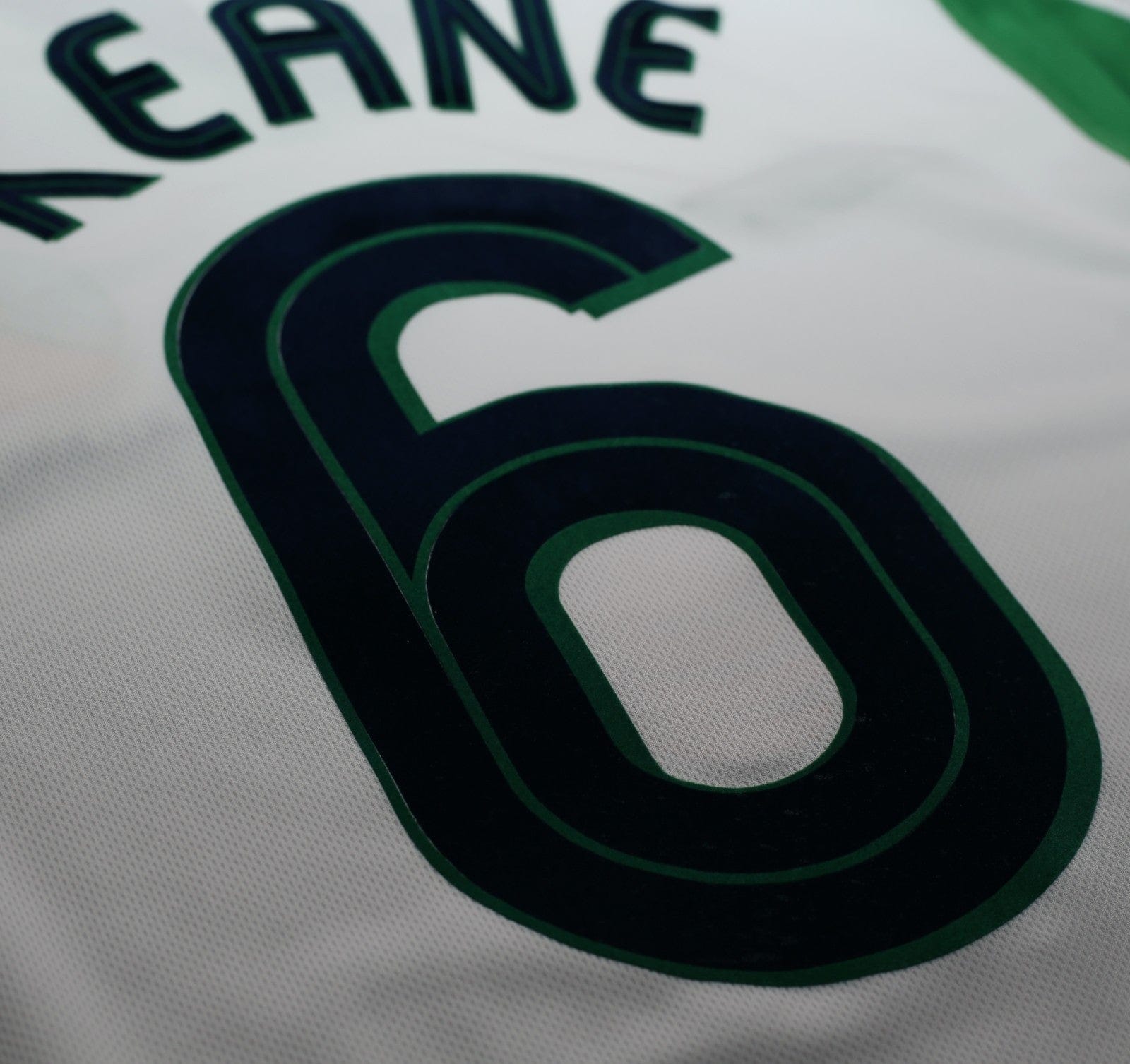 2002/03 KEANE #6 Ireland Vintage Umbro Away Football Shirt (S)
