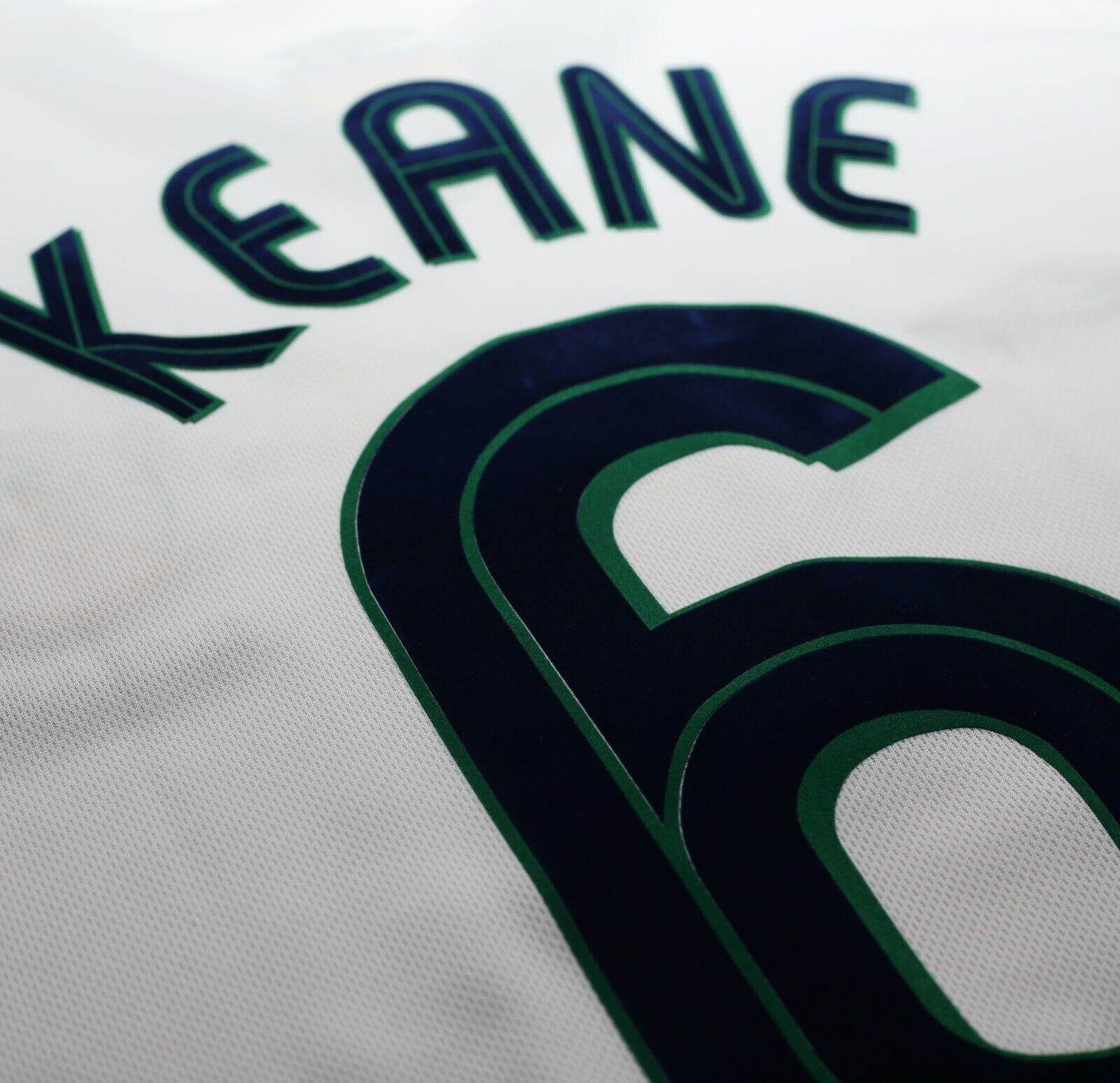 2002/03 KEANE #6 Ireland Vintage Umbro Away Football Shirt (XL)