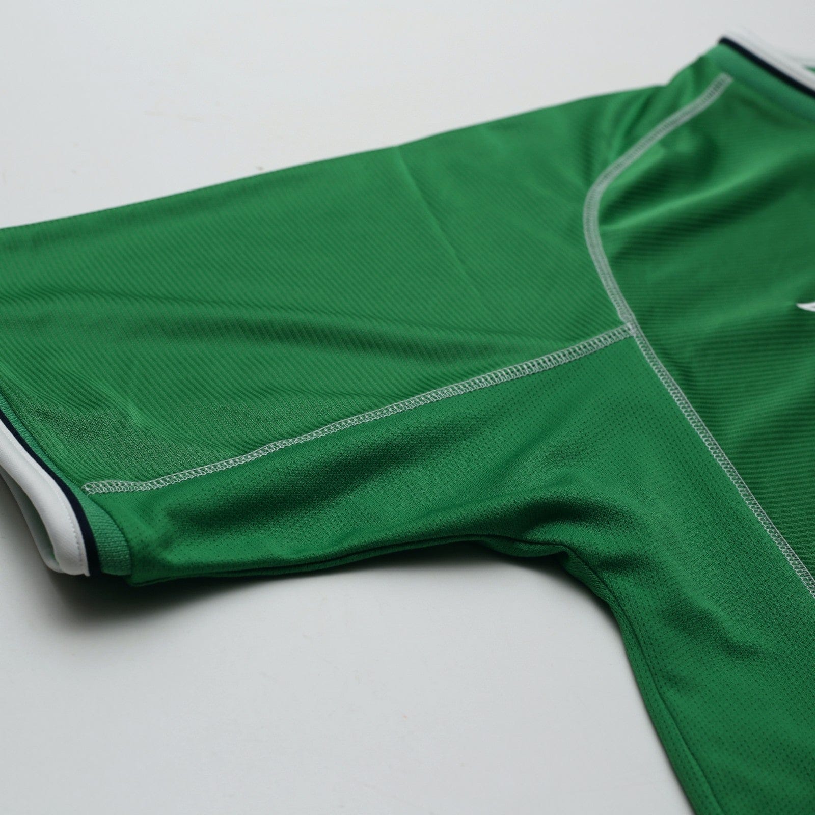 2002/03 Keane #6 Ireland Vintage Umbro Home Football Shirt (XL)