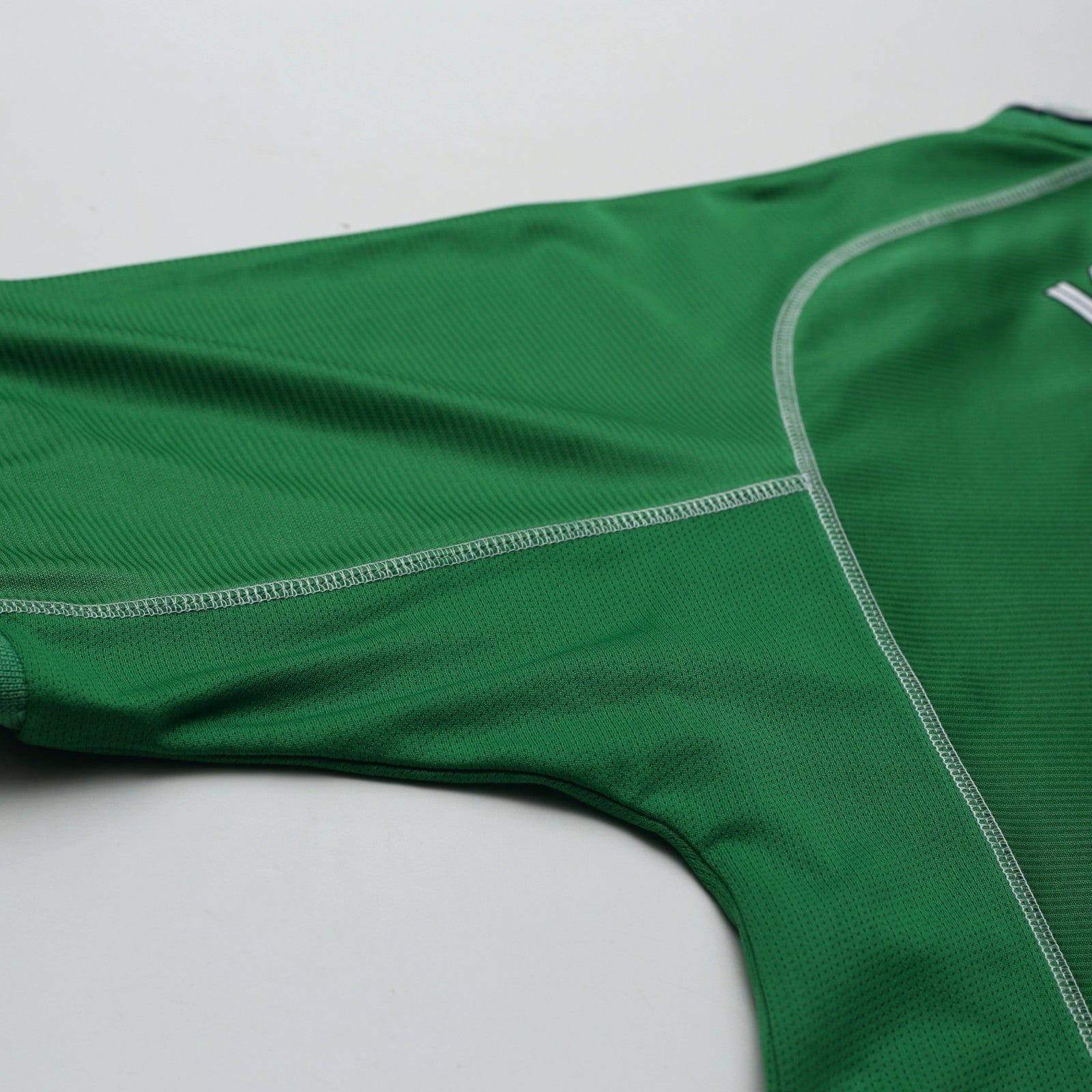 2002/03 Keane #6 Ireland Vintage Umbro Home Football Shirt (XL)