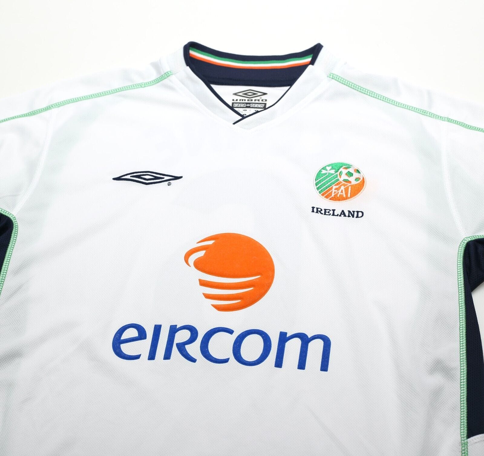 2002/03 KEANE #6 Ireland Vintage Umbro L/S Away Football Shirt (M)
