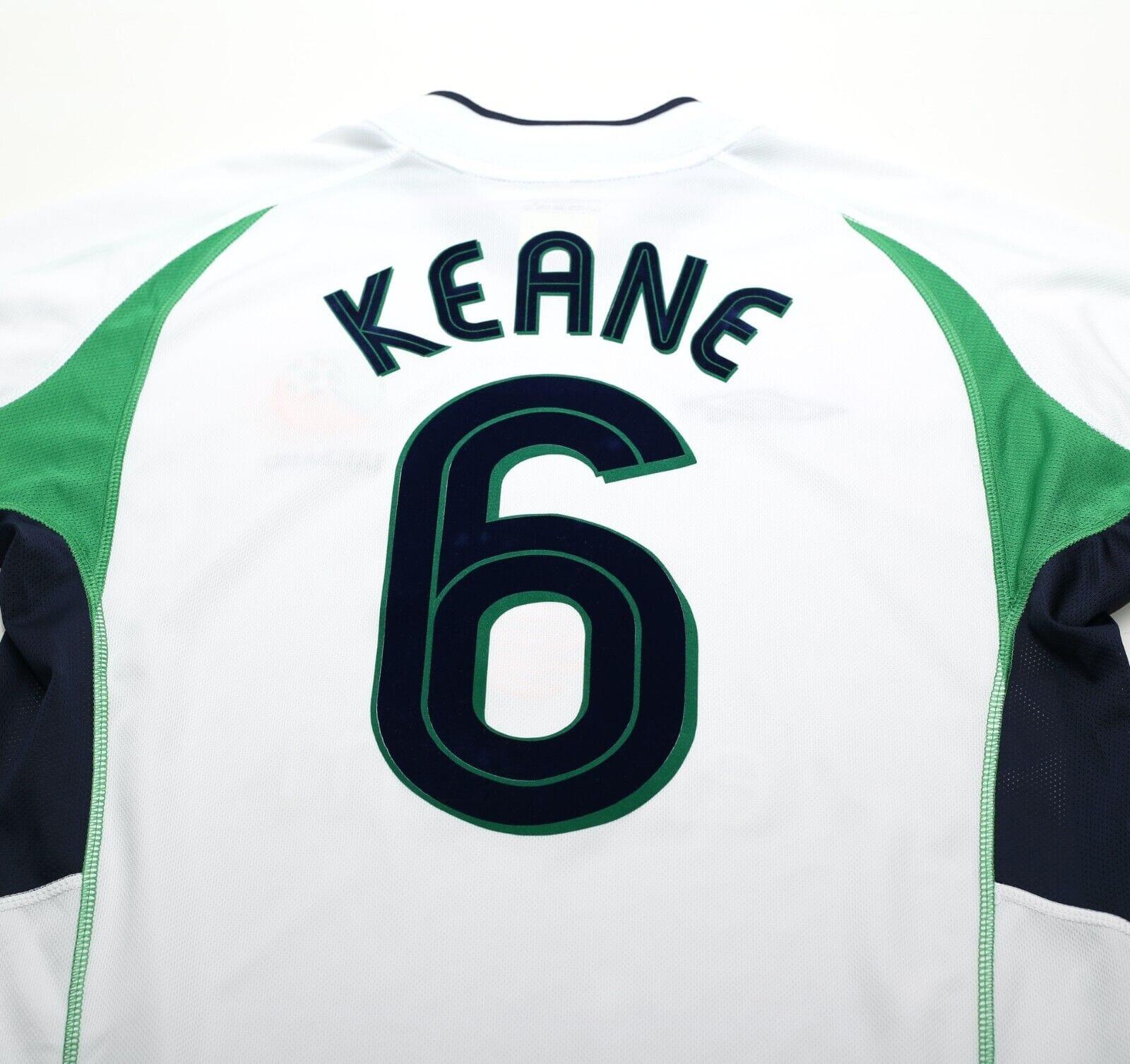 2002/03 KEANE #6 Ireland Vintage Umbro L/S Away Football Shirt (M)