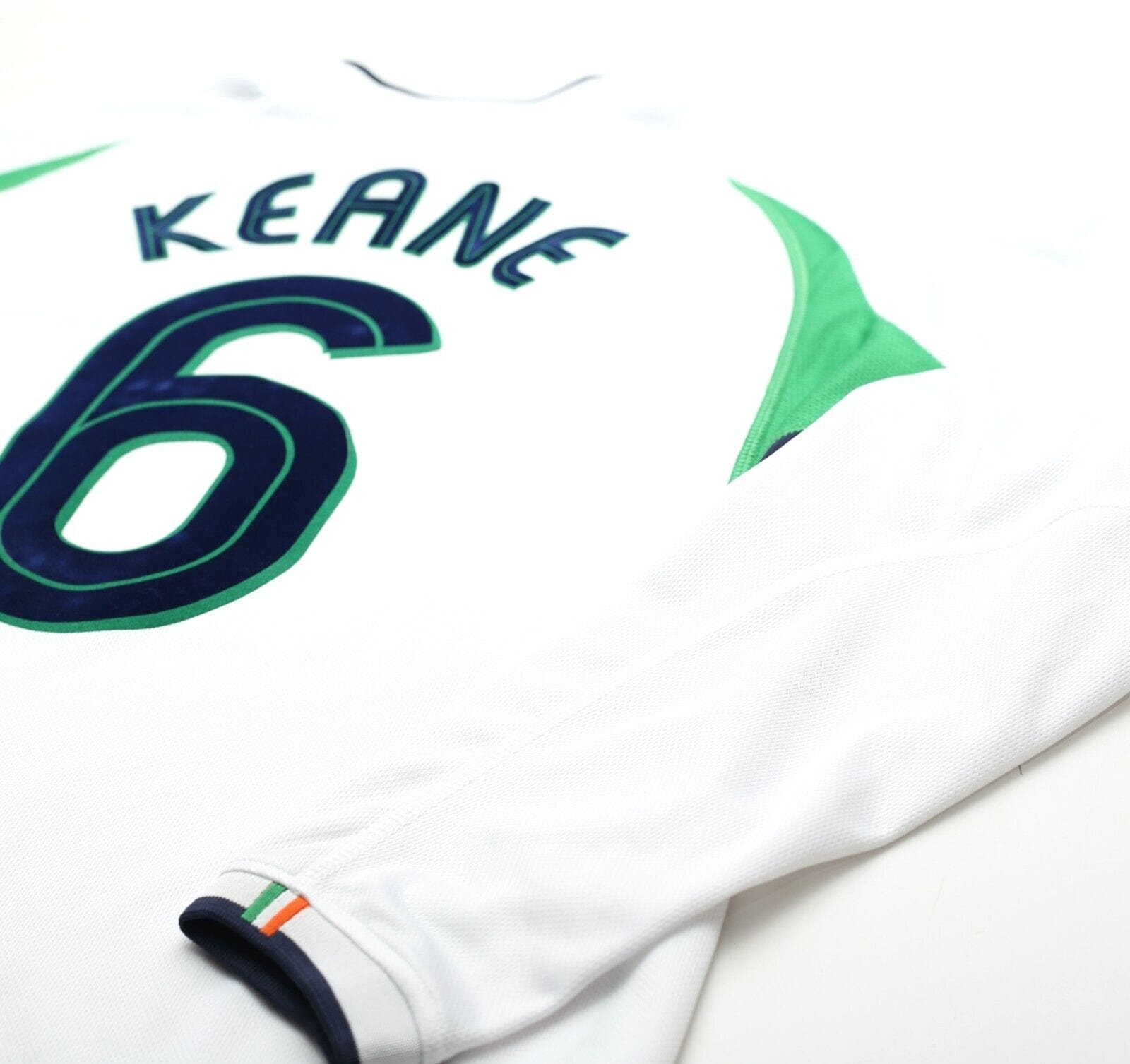 2002/03 KEANE #6 Ireland Vintage Umbro L/S Away Football Shirt (M)