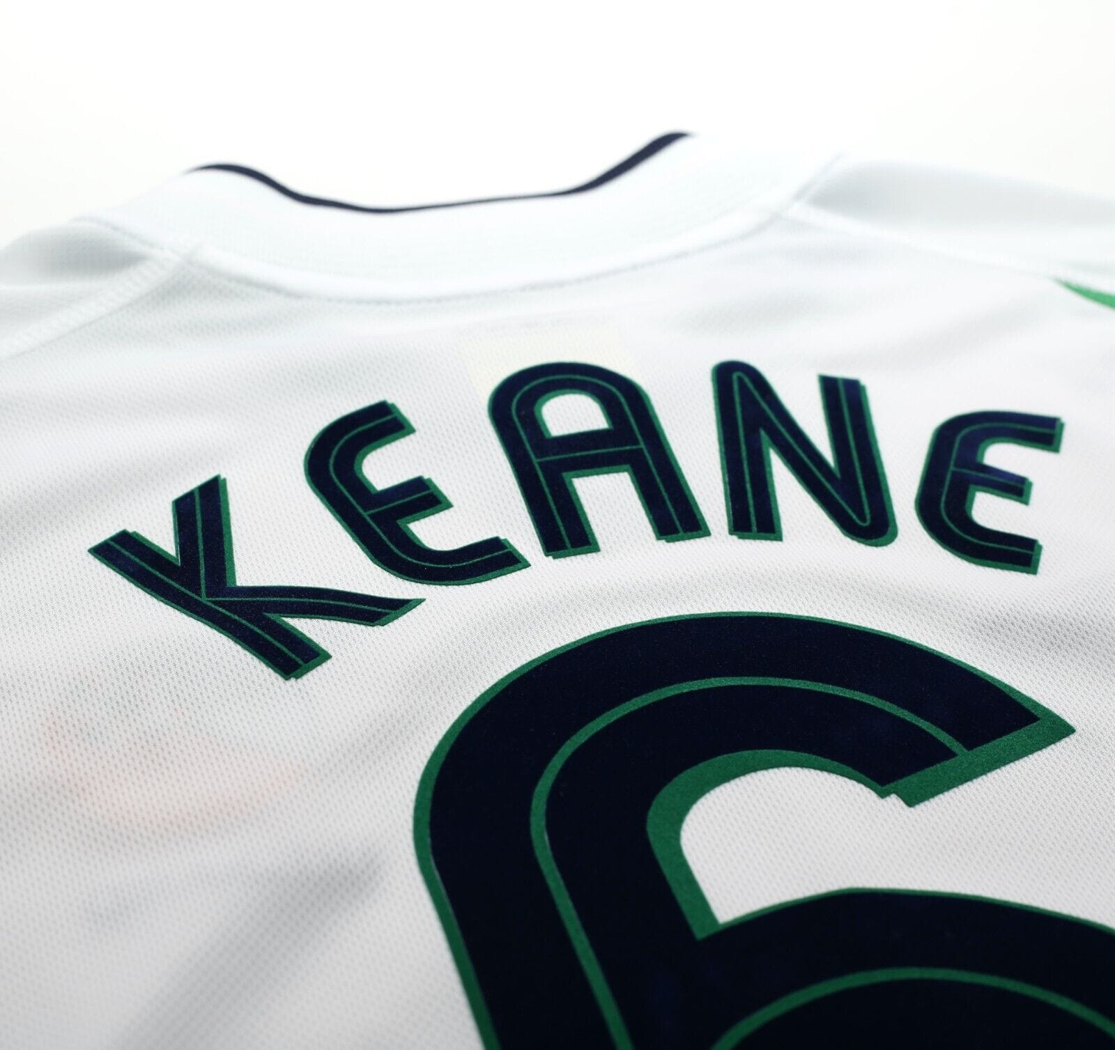 2002/03 KEANE #6 Ireland Vintage Umbro L/S Away Football Shirt (M)