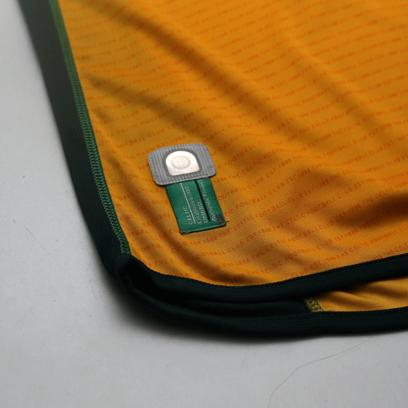 2002/03 Larsson #7 Celtic Vintage Umbro Away Football Shirt (L)