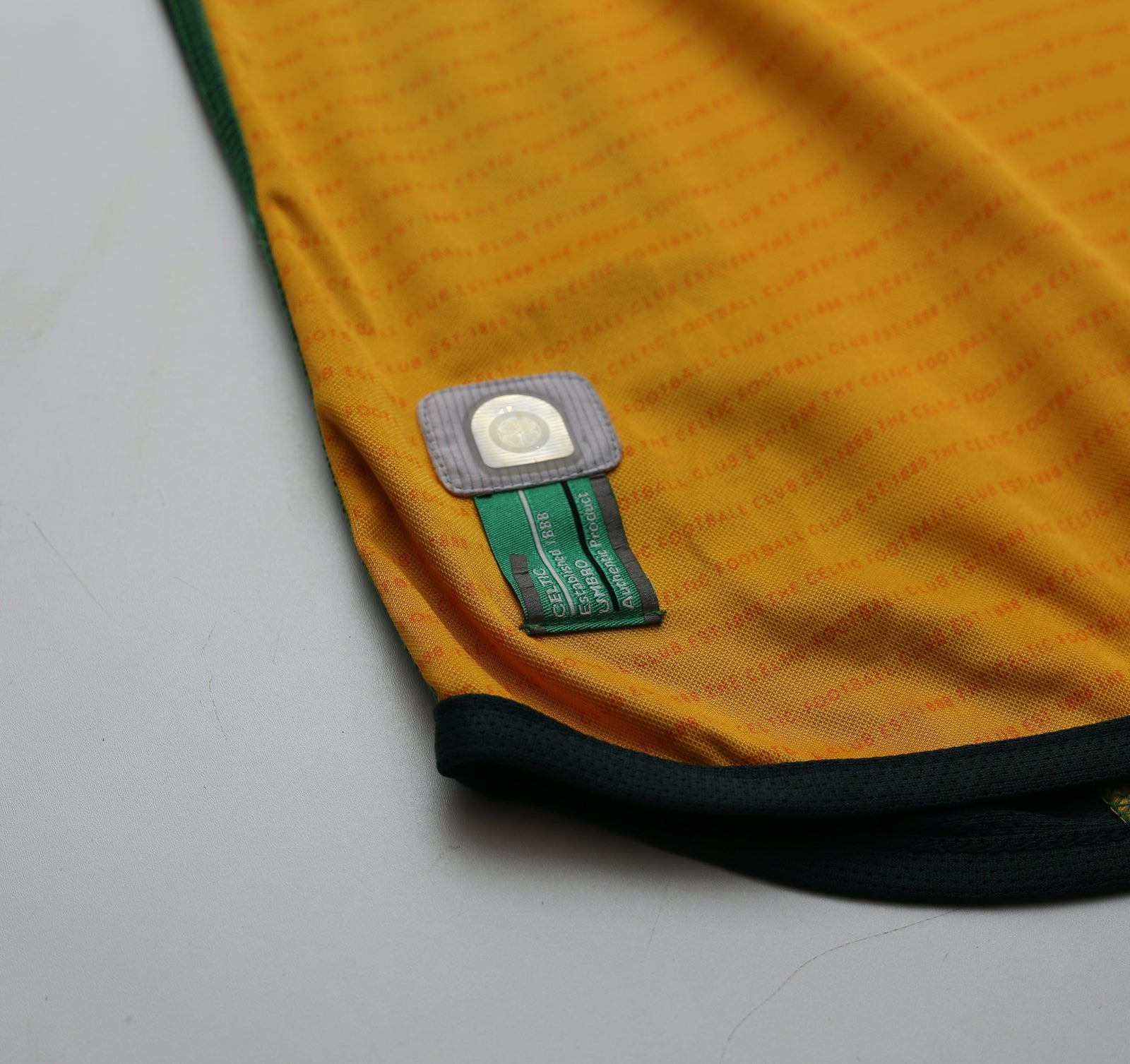 2002/03 LARSSON #7 Celtic Vintage Umbro Away Football Shirt (L)