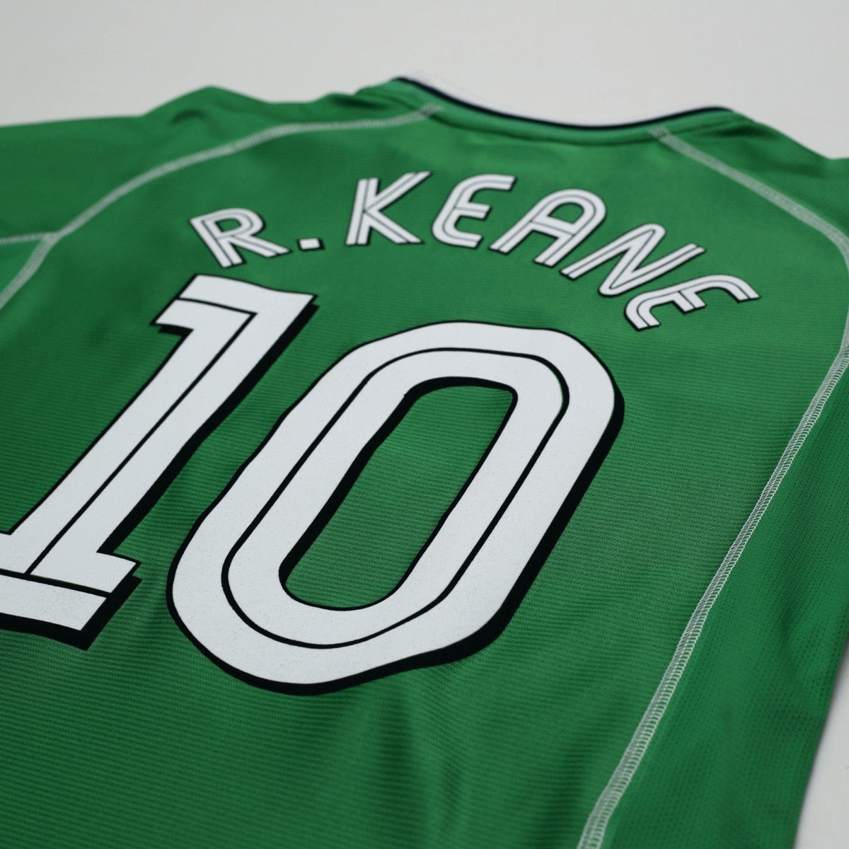 2002/03 Robbie Keane #10 Ireland Vintage Umbro Home Football Shirt (M) 2002 WC