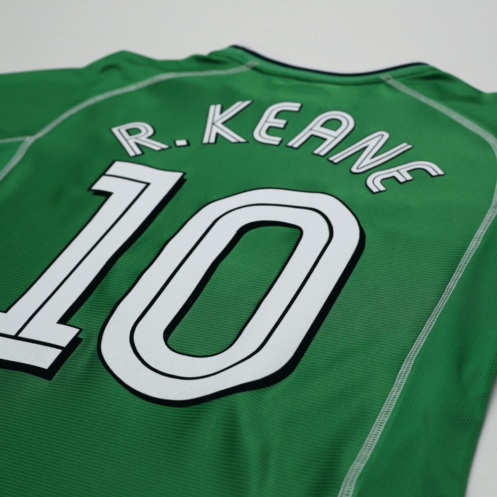 2002/03 Robbie Keane #10 Ireland Vintage Umbro Home Football Shirt (M) 2002 WC
