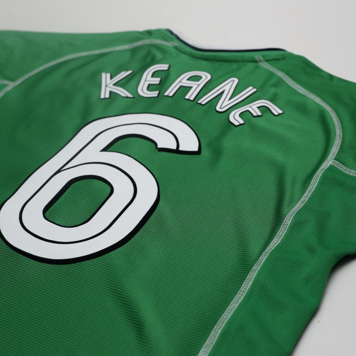 2002/03 Roy Keane #6 Ireland Vintage Umbro Home Football Shirt (M) 2002 WC
